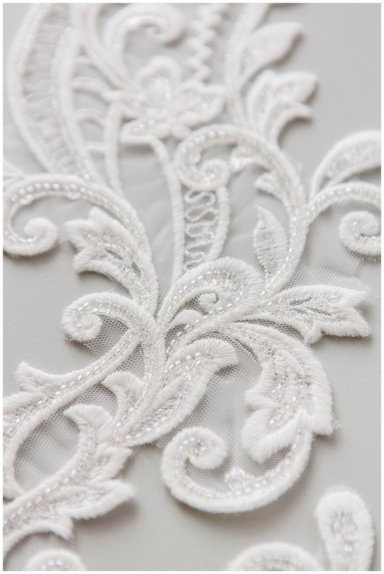 Perlen Hochzeitskleid Applikation, Aufnäher für Brautkleid, Spitzenblume für Hochzeitskleid, Brautspitze Applikation// A17-152