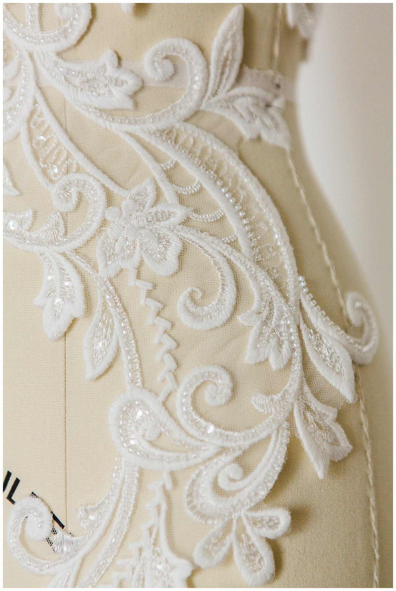 Perlen Hochzeitskleid Applikation, Aufnäher für Brautkleid, Spitzenblume für Hochzeitskleid, Brautspitze Applikation// A17-152