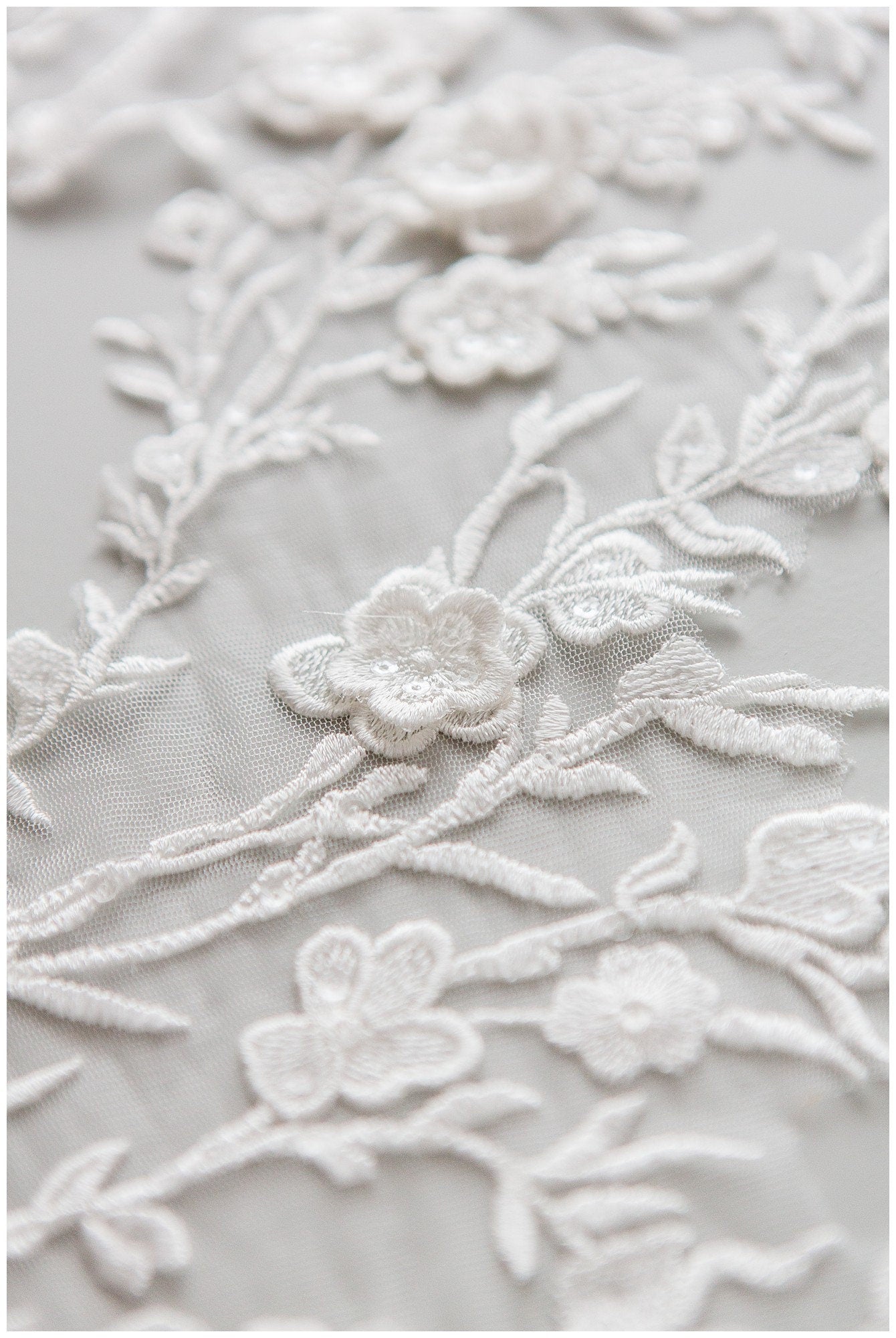 Hochzeitskleid Spitzenapplikation mit Zweigen und 3D Blumen, Spitzenblume für Hochzeitskleid, Brautspitze Applikation// A17-153