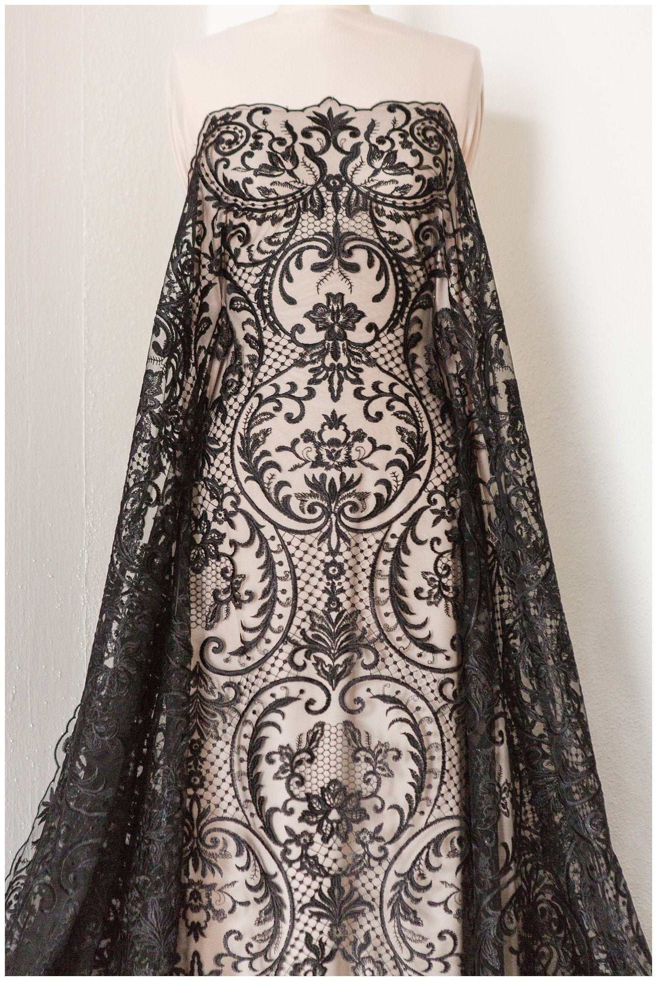 schwarze Braut Spitze/ schwarze florale Spitze/ florale Couture Spitze/ schwarze Spitzen Stickerei // L18-192