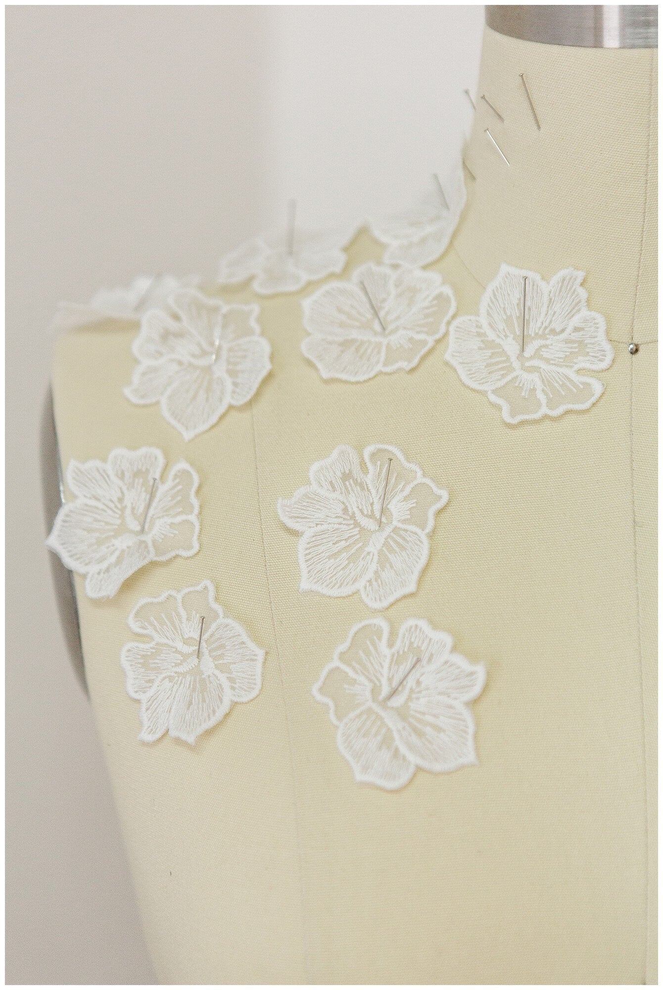 10pcs. 3D lace flowers for sewing on/ 3D flower lace applique/ wedding dress lace applique/ bridal lace// A17-161