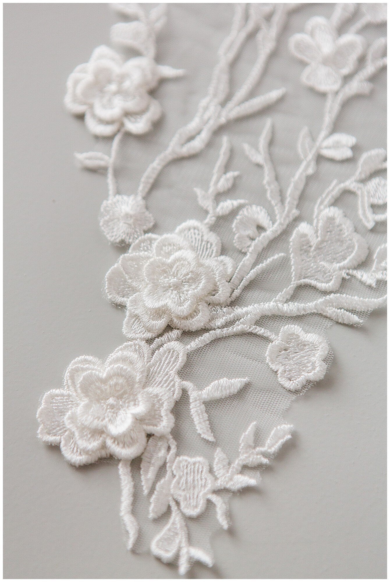 Hochzeitskleid Spitzenapplikation mit Zweigen und 3D Blumen, Spitzenblume für Hochzeitskleid, Brautspitze Applikation// A17-153