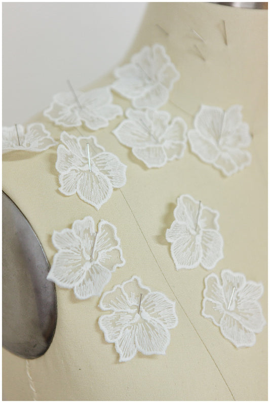 10 pièces. Fleurs de dentelle 3D pour la couture/ applique de dentelle de fleurs 3D/ applique de dentelle de robe de mariée/ dentelle de mariée// A17-161