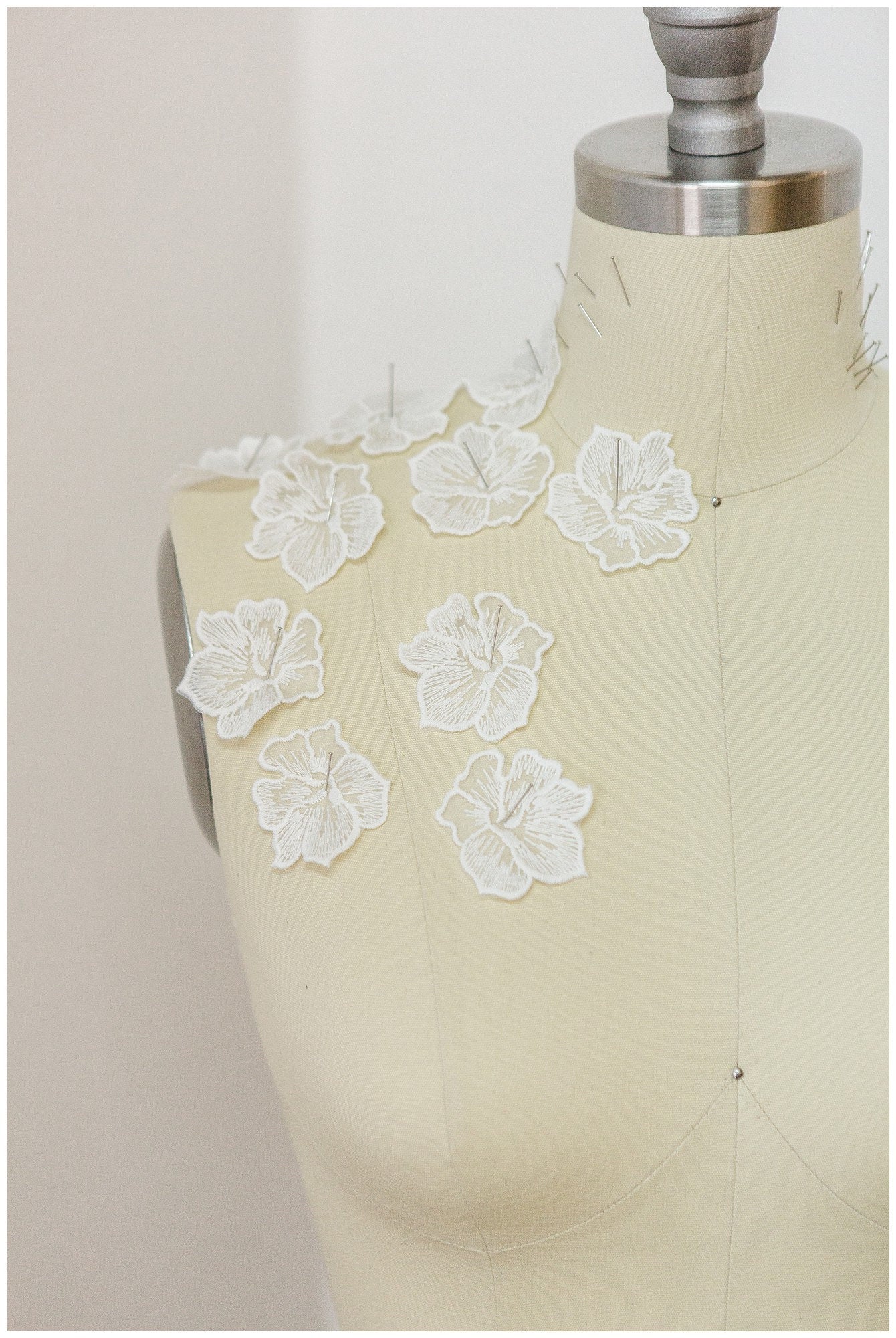 10pcs. 3D lace flowers for sewing on/ 3D flower lace applique/ wedding dress lace applique/ bridal lace// A17-161