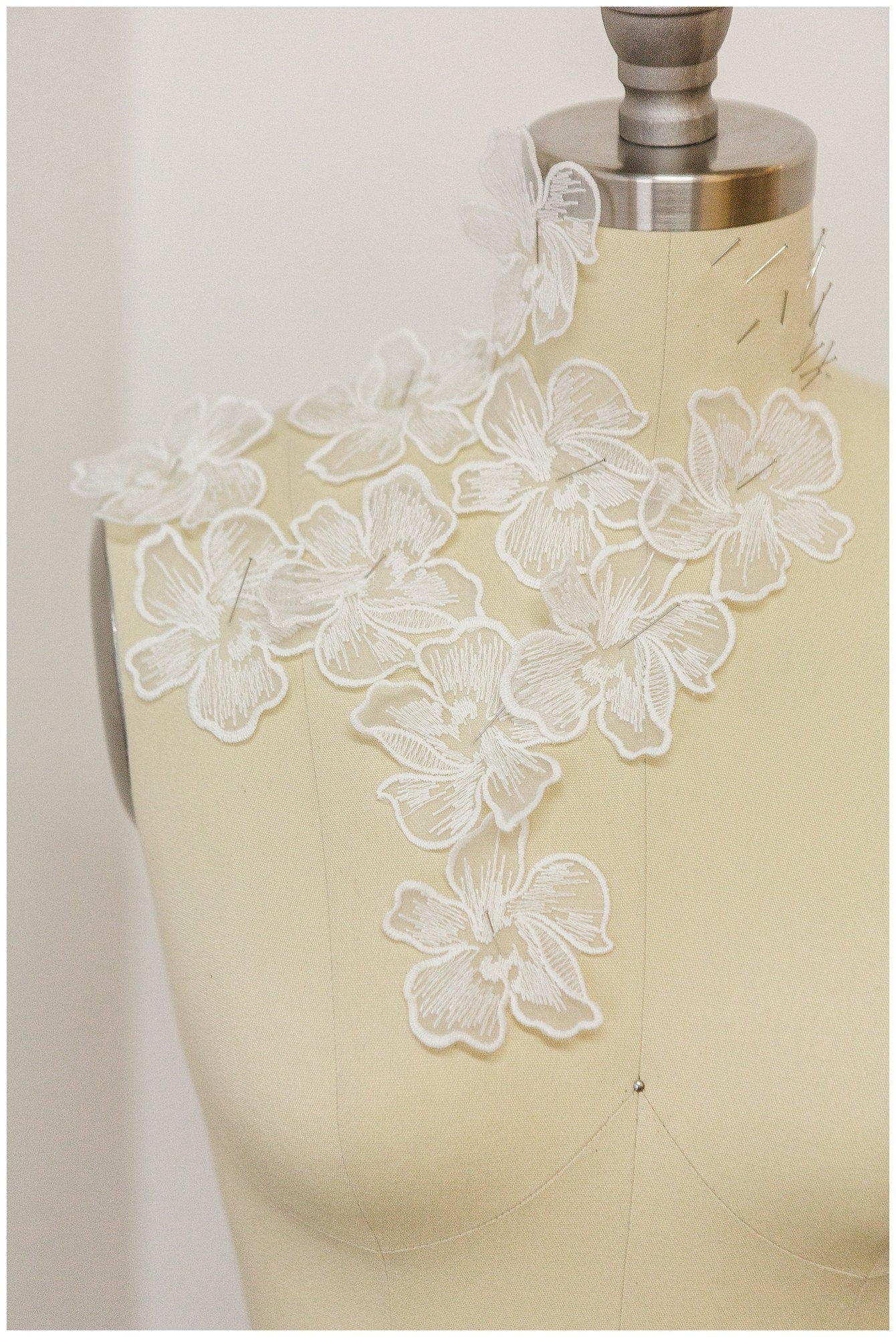10pcs. 3D lace flowers for sewing on/ 3D flower lace applique/ wedding dress lace applique/ bridal lace// A17-162