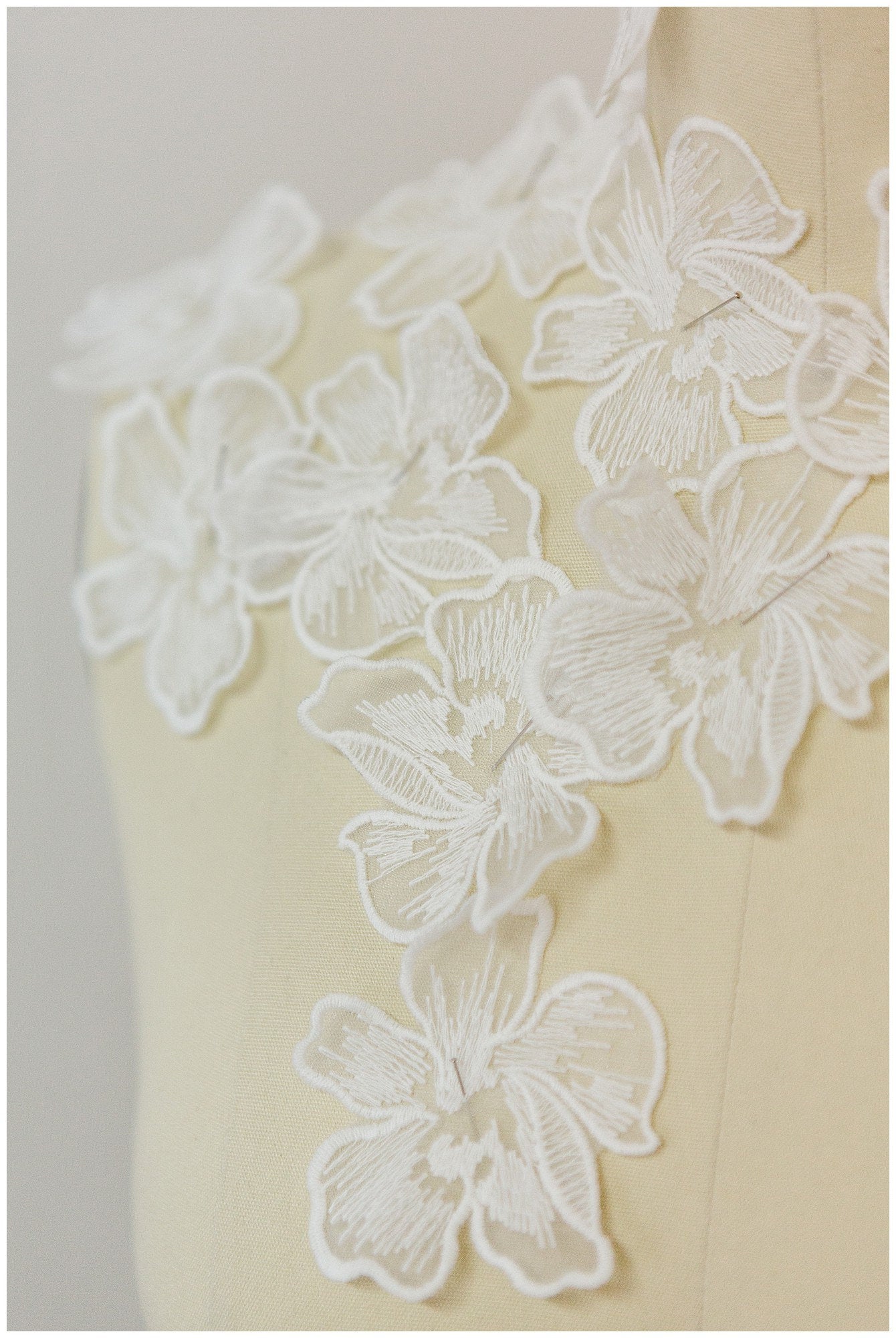 10pcs. 3D lace flowers for sewing on/ 3D flower lace applique/ wedding dress lace applique/ bridal lace// A17-162