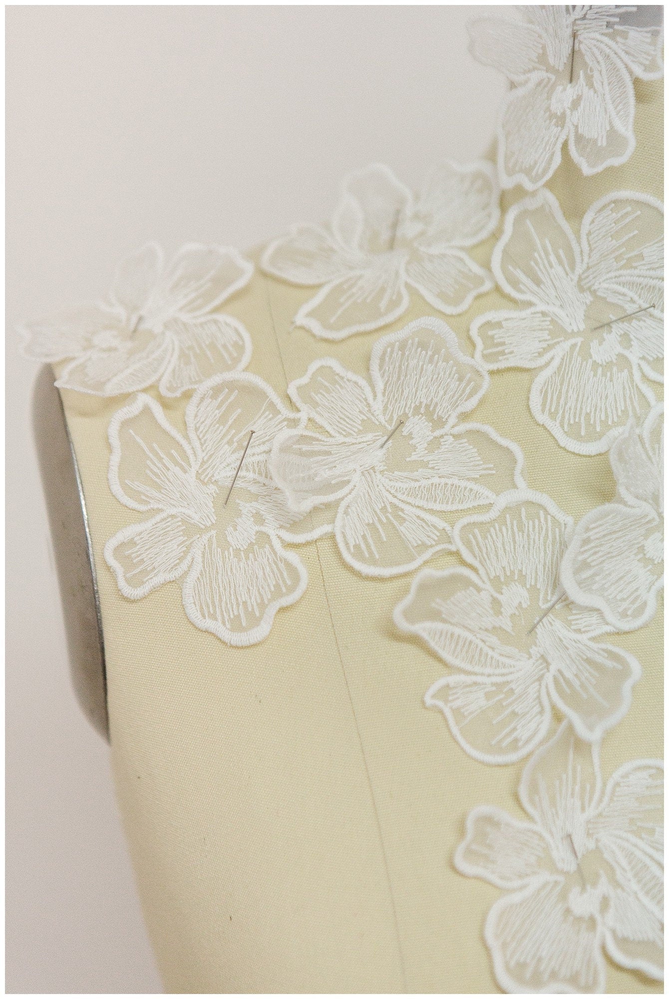10pcs. 3D lace flowers for sewing on/ 3D flower lace applique/ wedding dress lace applique/ bridal lace// A17-162