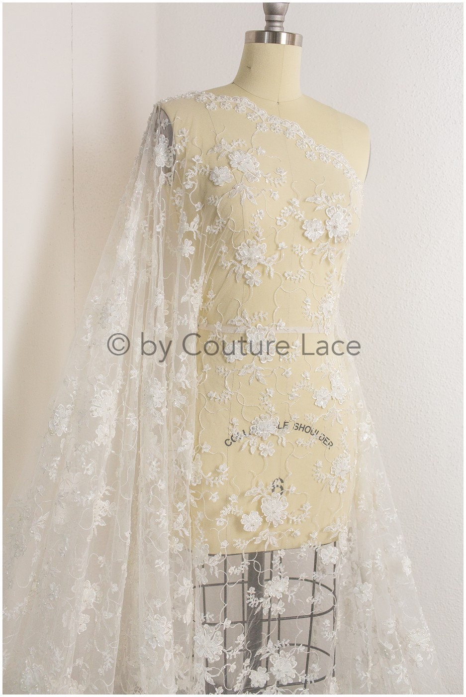 3D Blumen Spitzenstoff Off-White/ Braut Perlen Spitzenstoff/ romantischer Spitzenstoff mit 3D Blumen/ Hochzeit Spitzenstoff// L19-205