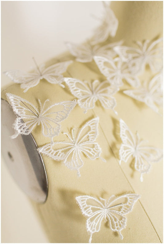 20 pièces. Papillons 3D pour la couture/ applique 3D pour robe de mariée/ dentelle nuptiale// A19-165