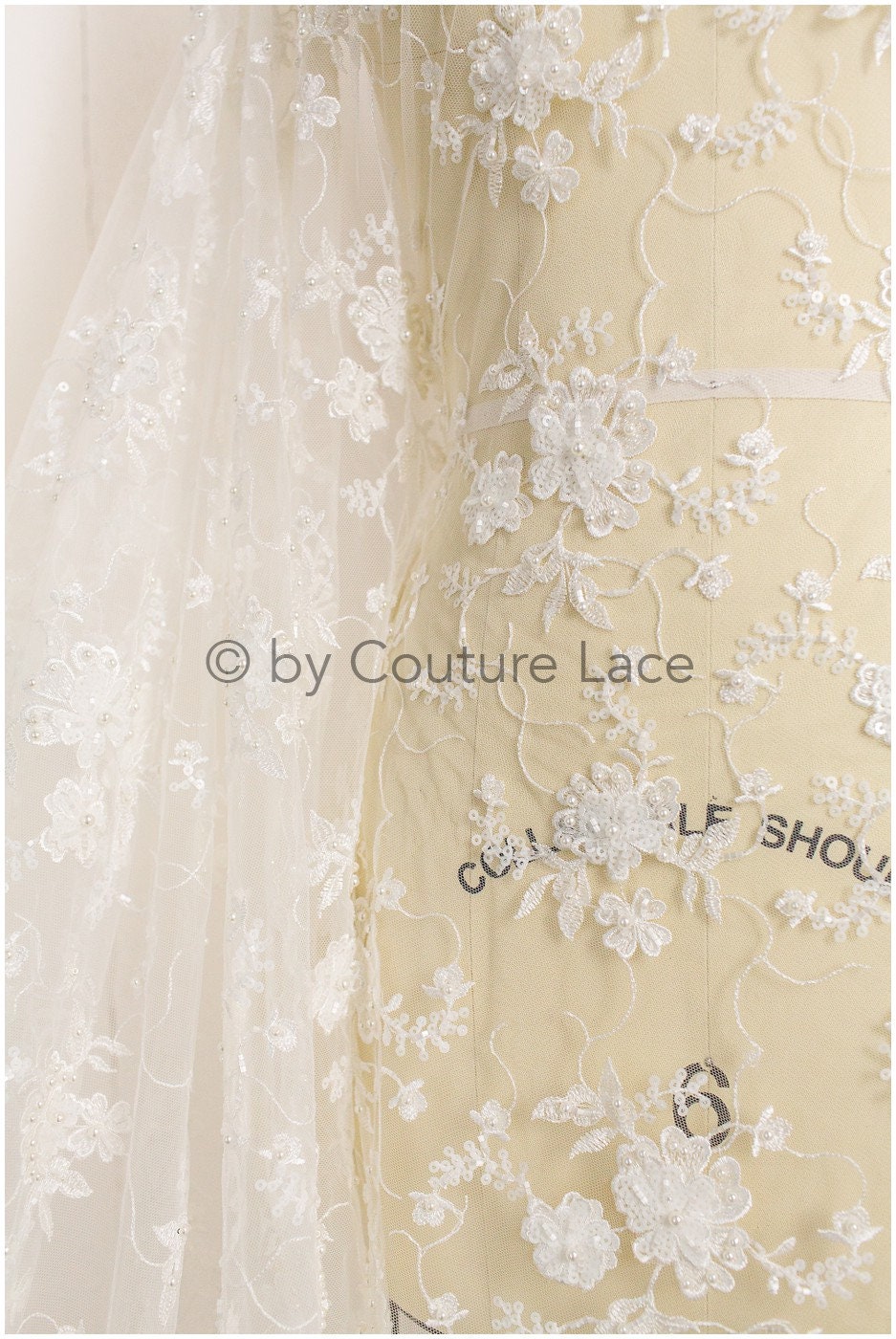 3D Blumen Spitzenstoff Off-White/ Braut Perlen Spitzenstoff/ romantischer Spitzenstoff mit 3D Blumen/ Hochzeit Spitzenstoff// L19-205