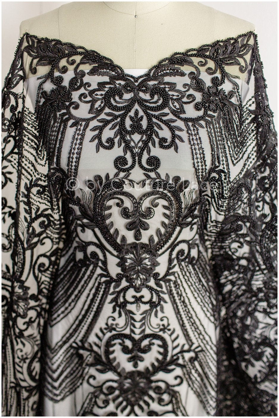 Perlen Spitzenstoff Schwarz/ Couture Spitzenstoff/ Spitzenstoff mit Perlen/ Perlen Spitze// L19-217