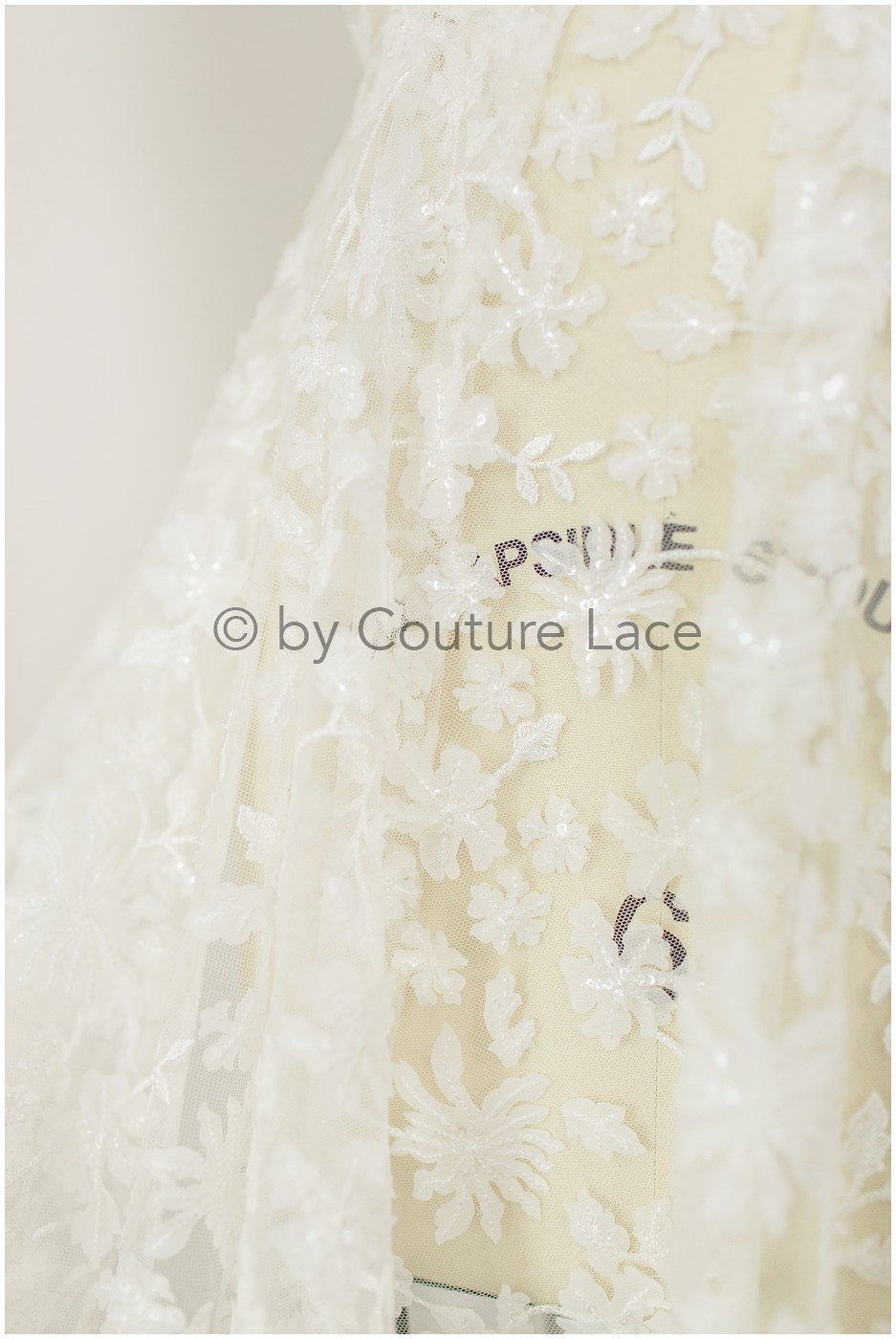 3D Blumen Spitzenstoff Off-White/ Braut Spitzenstoff/ romantischer Blumen Spitzenstoff/ Hochzeit Spitzenstoff// L19-238