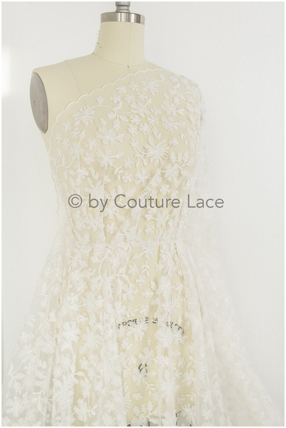 3D Blumen Spitzenstoff Off-White/ Braut Spitzenstoff/ romantischer Blumen Spitzenstoff/ Hochzeit Spitzenstoff// L19-238