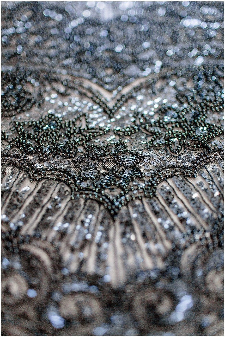 Schwarzer Perlen Spitzenstoff/ Couture Spitzenstoff/ schwarze Brautspitze/ Perlen Perlen Spitze/ schwarze Abendkleider Spitze // L19-252
