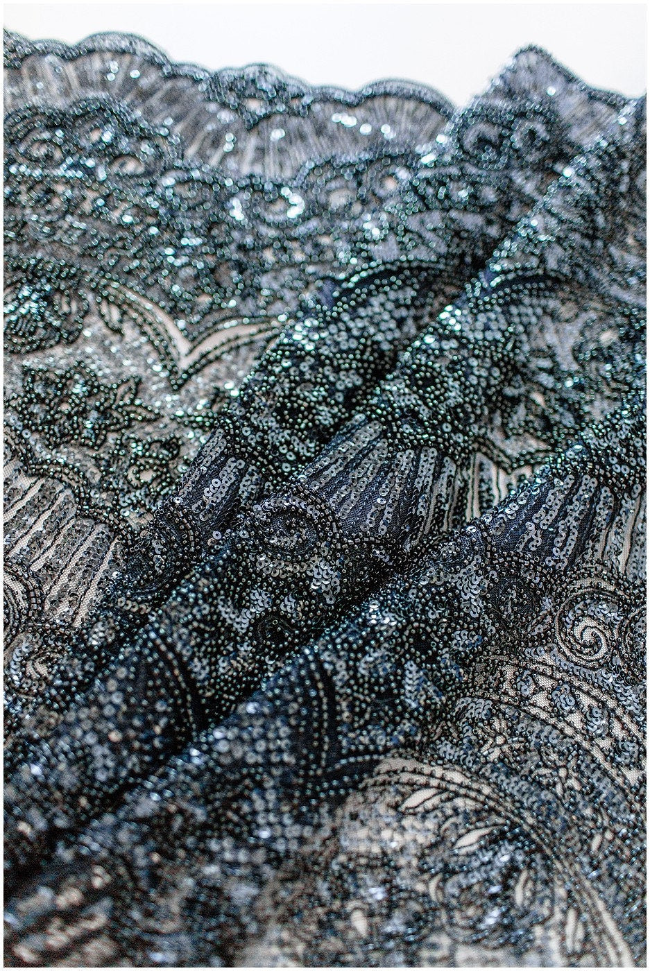 Schwarzer Perlen Spitzenstoff/ Couture Spitzenstoff/ schwarze Brautspitze/ Perlen Perlen Spitze/ schwarze Abendkleider Spitze // L19-252