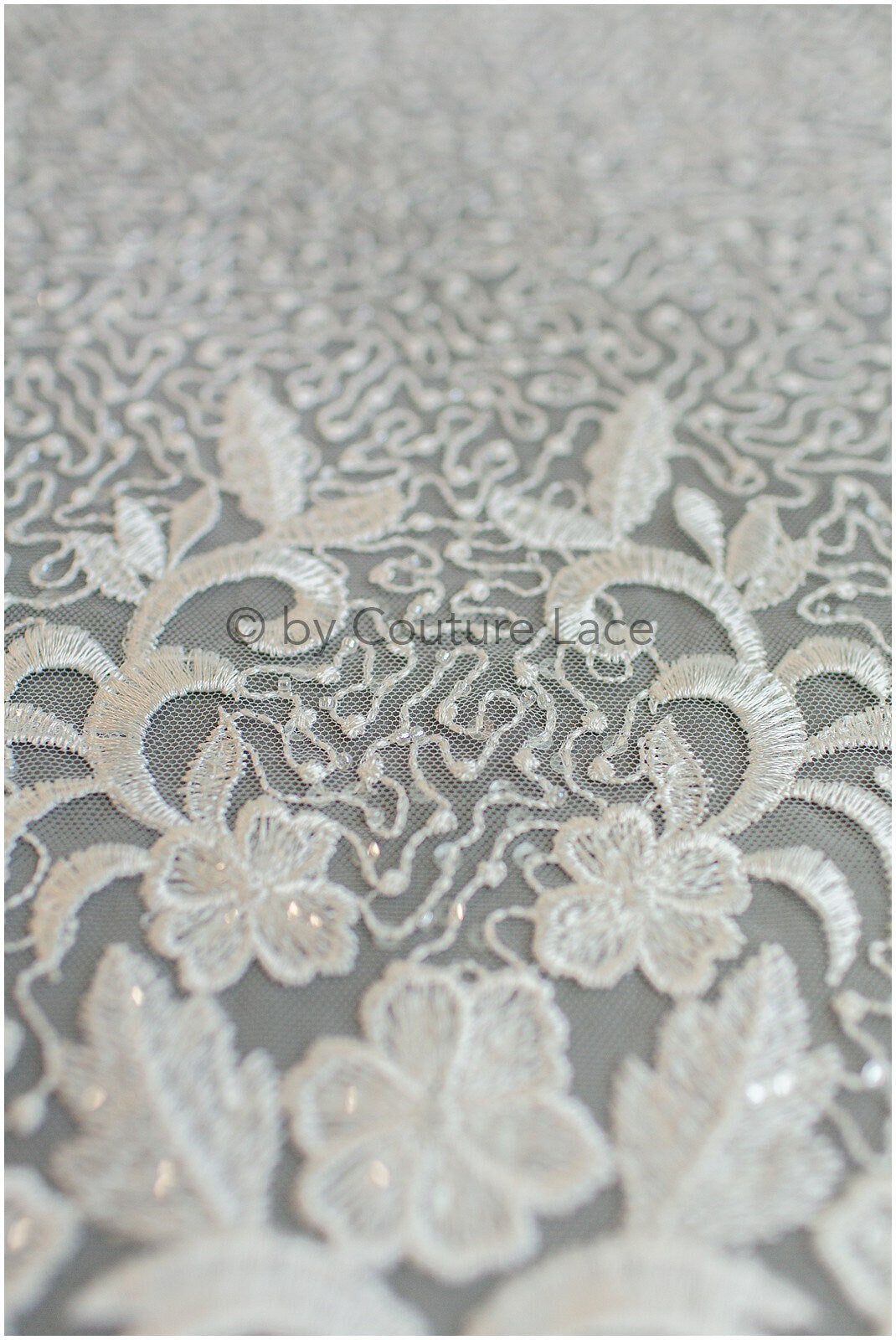 schwerer bestickter Spitzenstoff mit Perlen/ Hochzeitsspitze/ Paillettenspitze/ Brautspitze/ Couture Lace - Alencon Lace Stoff// L17-012