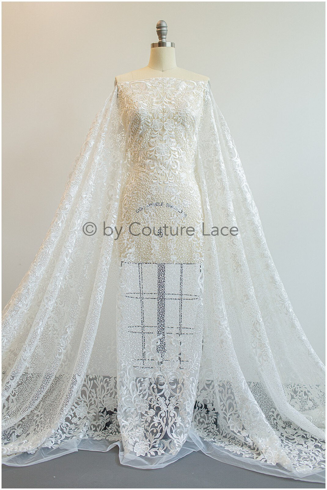 schwerer bestickter Spitzenstoff mit Perlen/ Hochzeitsspitze/ Paillettenspitze/ Brautspitze/ Couture Lace - Alencon Lace Stoff// L17-012