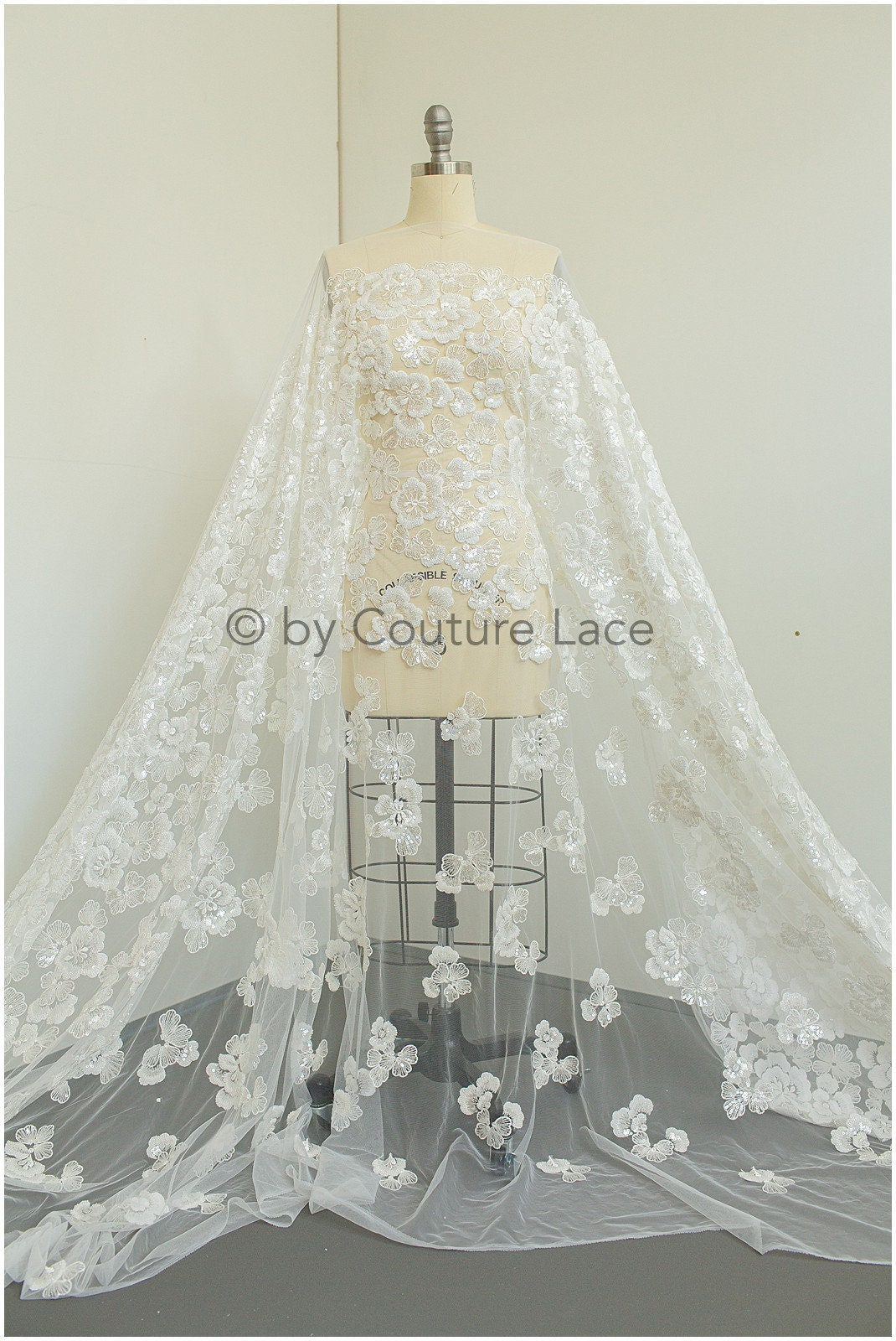 Schwerer Perlen Spitzenstoff Off-White/ Brautspitze/ Hochzeitskleid Spitze mit Perlen/ Perlenblüten Spitzenstoff// L19-282