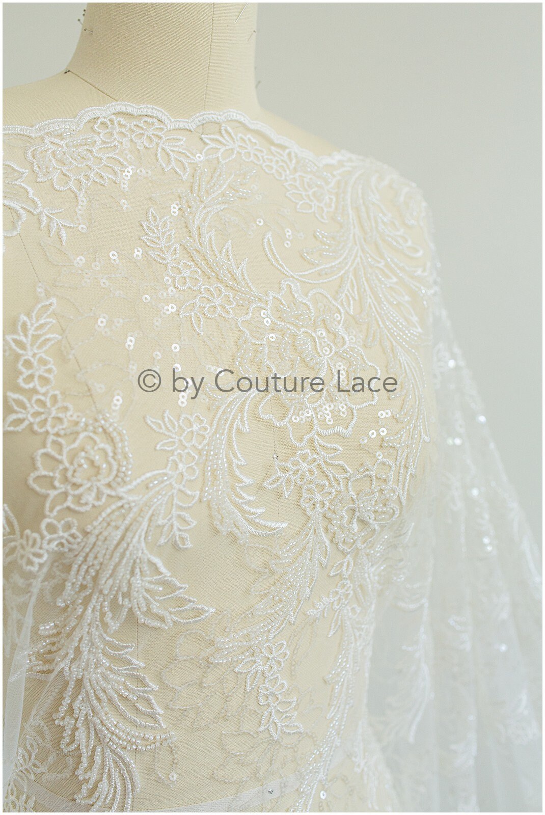 Wunderschöner Perlenblüten Spitzenstoff Off-White/ Perlen Brautspitze/ Hochzeitskleid Spitze mit Perlen/ glänzende Spitze// L19-278