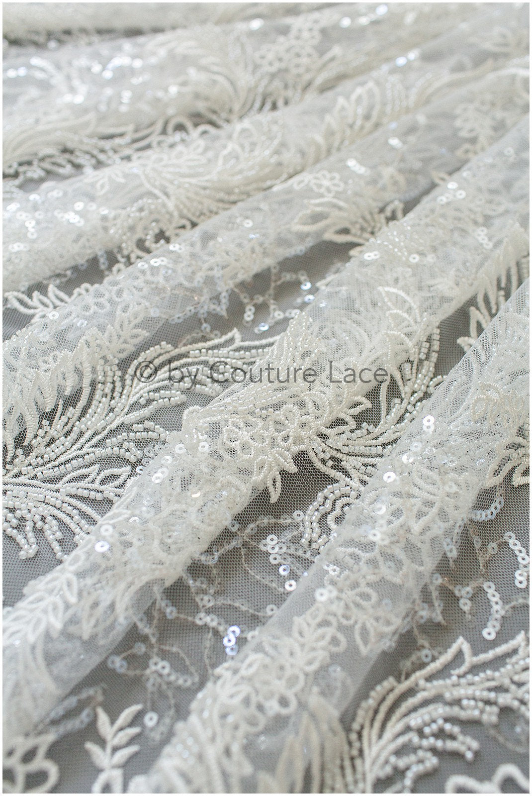 Wunderschöner Perlenblüten Spitzenstoff Off-White/ Perlen Brautspitze/ Hochzeitskleid Spitze mit Perlen/ glänzende Spitze// L19-278