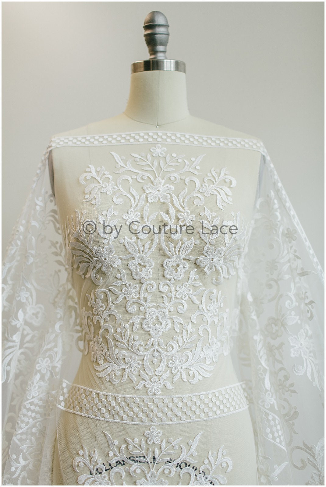 Ornament Spitze Off-White/ französischer Spitzenstoff/ bestickter Braut Spitzenstoff// L19-271