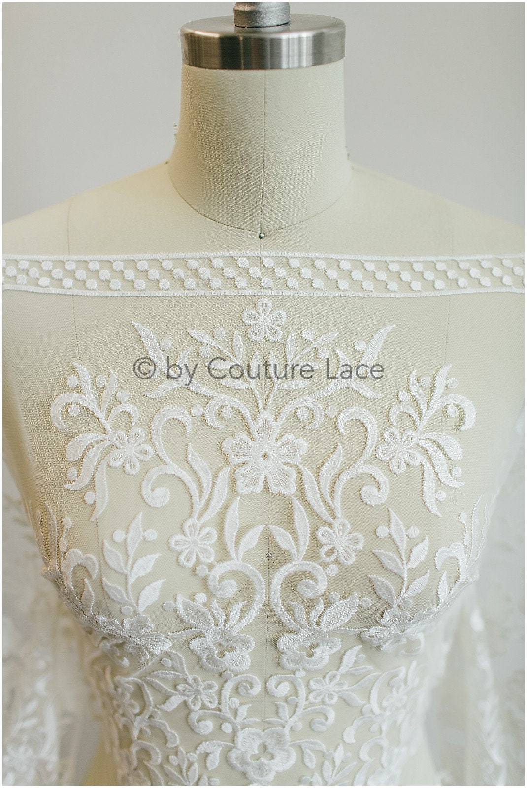 Ornament Spitze Off-White/ französischer Spitzenstoff/ bestickter Braut Spitzenstoff// L19-271