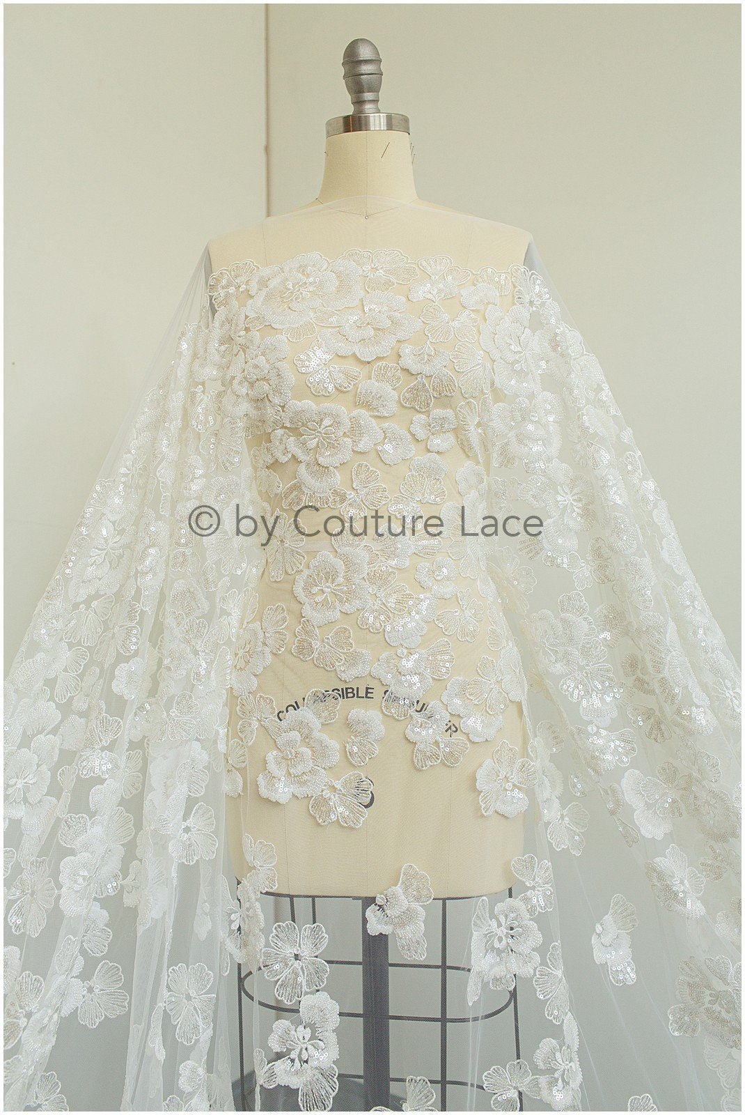 Schwerer Perlen Spitzenstoff Off-White/ Brautspitze/ Hochzeitskleid Spitze mit Perlen/ Perlenblüten Spitzenstoff// L19-282