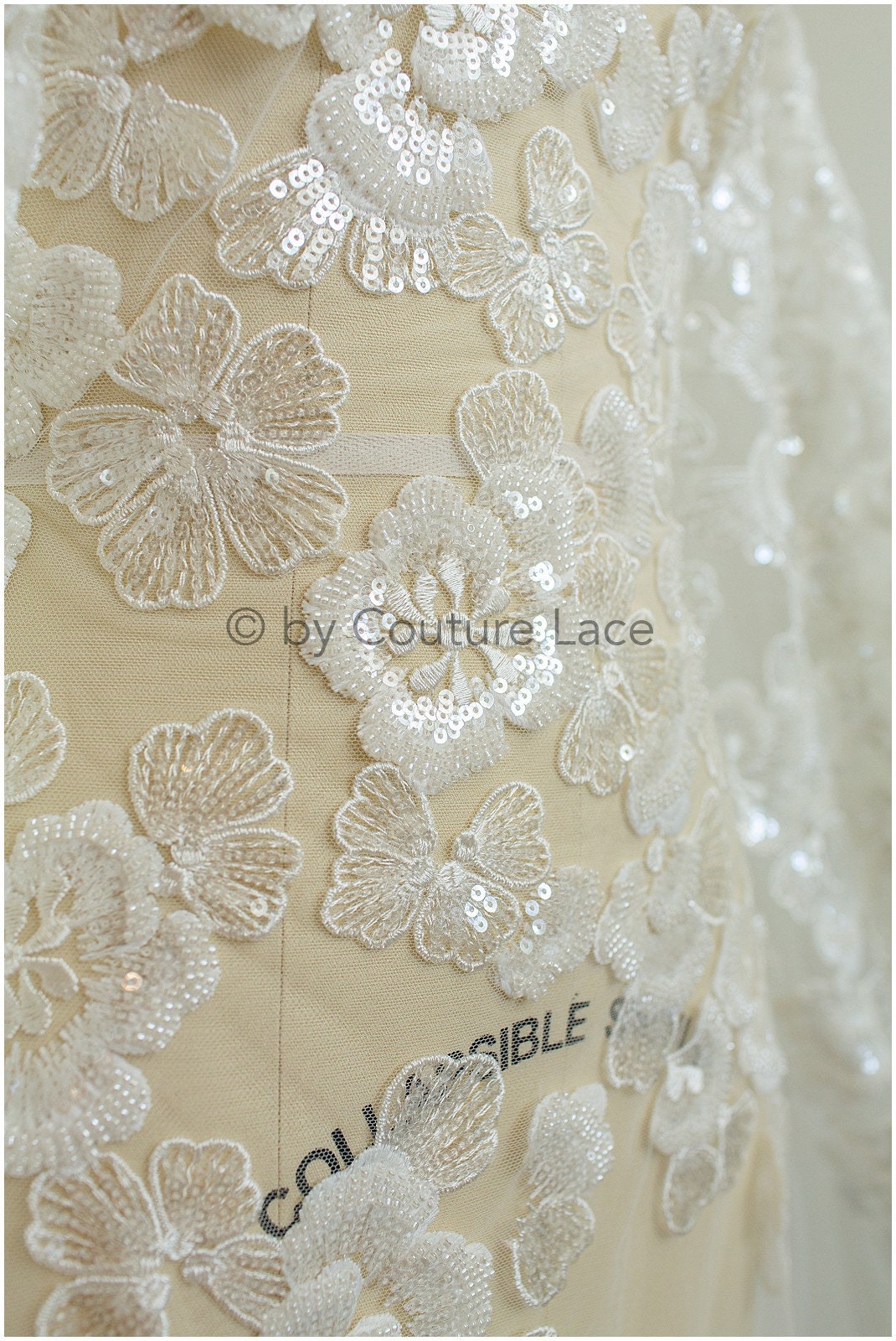 Schwerer Perlen Spitzenstoff Off-White/ Brautspitze/ Hochzeitskleid Spitze mit Perlen/ Perlenblüten Spitzenstoff// L19-282
