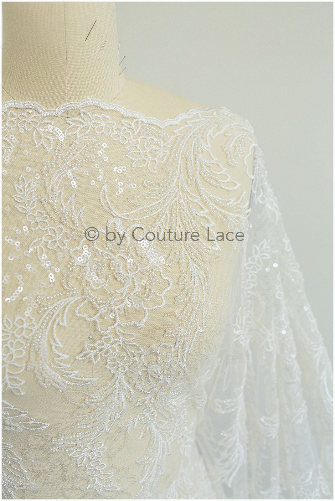 Wunderschöner Perlenblüten Spitzenstoff Off-White/ Perlen Brautspitze/ Hochzeitskleid Spitze mit Perlen/ glänzende Spitze// L19-278