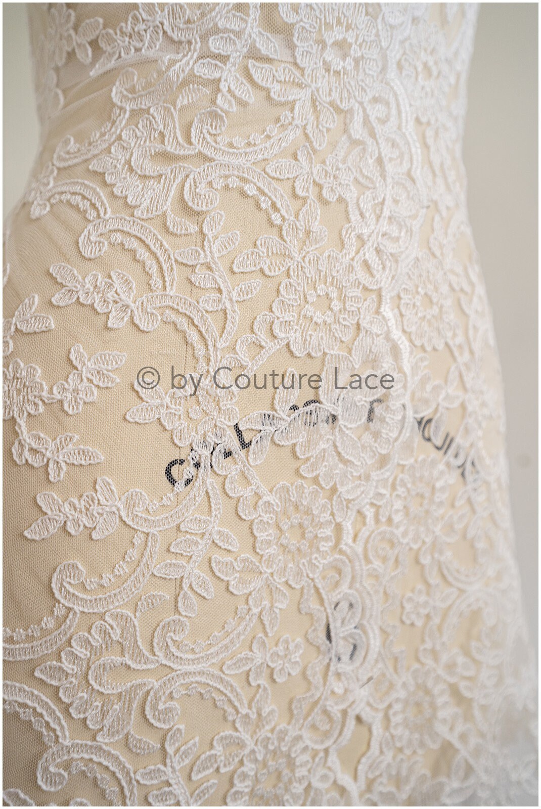 Lace trim off-white/ wedding lace trim/ embroidered lace trim/ elegant bridal lace trim/ lace embroidery// T19-081