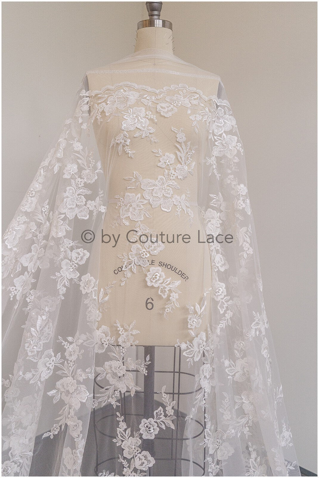 Romantischer Baumwoll-Rayon-Misch-Spitzenstoff für Hochzeitskleid, Spitzenstoff, Blumendesign Spitze, Blumenmuster Hochzeitskleid Spitze// L19-017