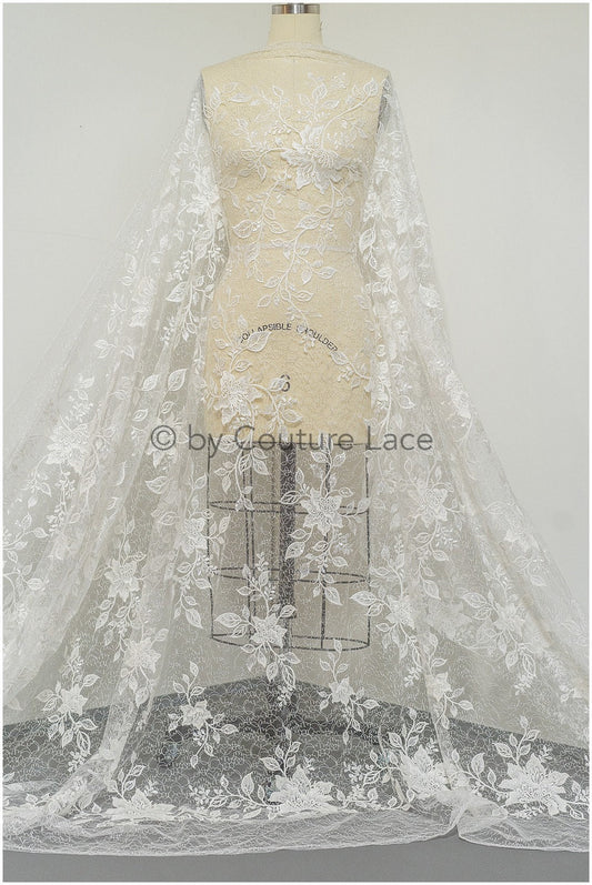 Tela de encaje color blanco roto / Encaje francés / Bordado floral en encaje / Encaje con flores y lentejuelas // L19-016
