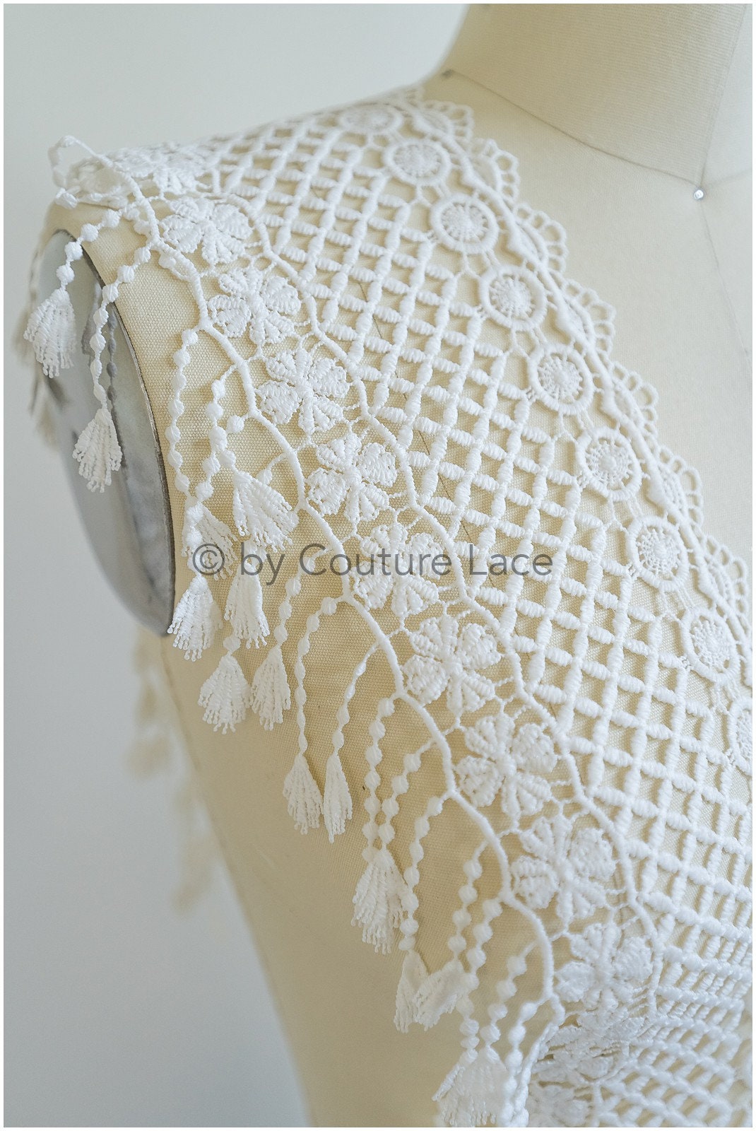 Fringe lace trim off-white/ Boho trim/ crocheted fringe lace/ Guipure lace with fringes/ Boho wedding dress lace// T20-102