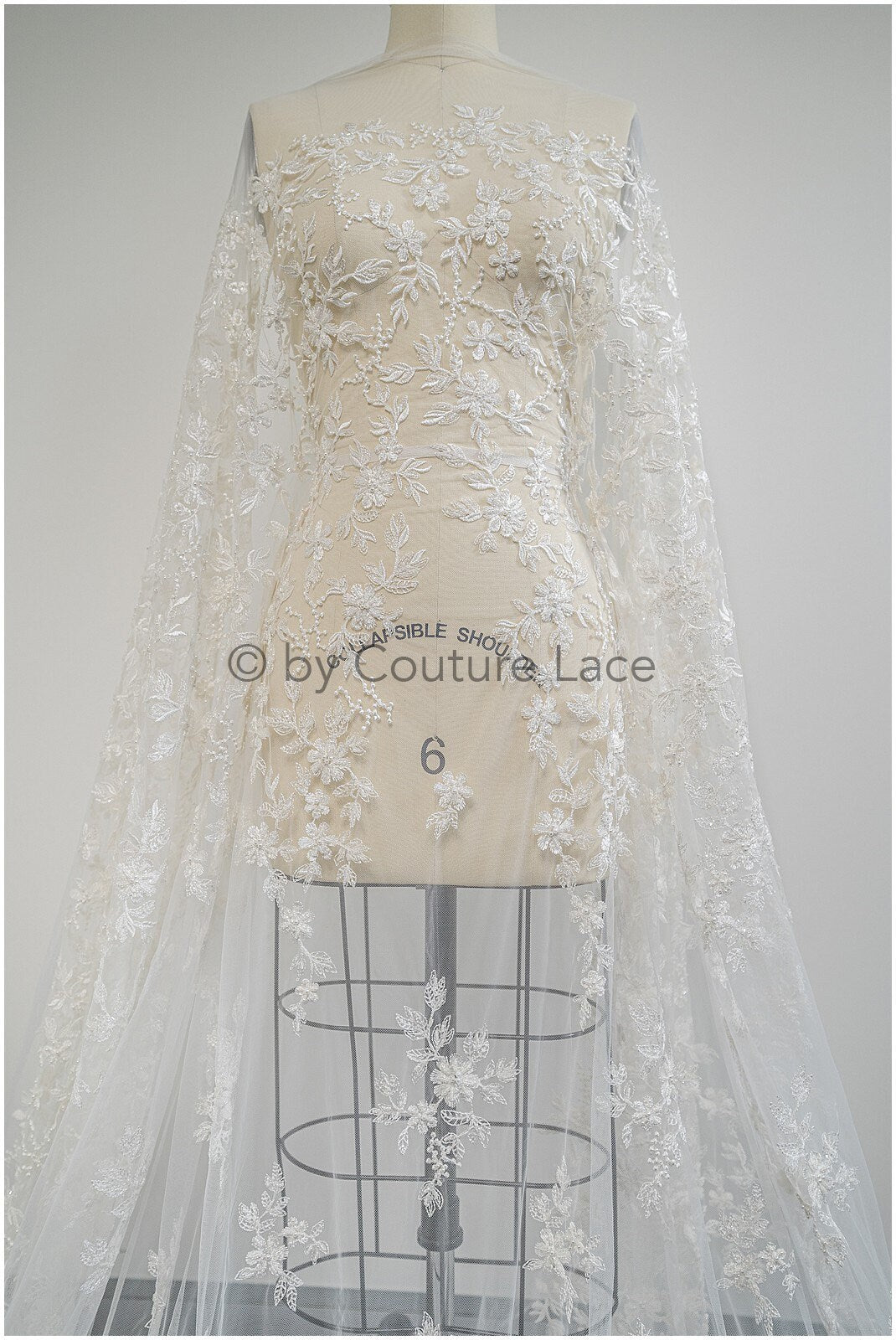 Blumen Brautspitze mit Perlen/ schwere Hochzeitsspitze Off-White/ romantischer Blumen Spitzenstoff// L20-014N