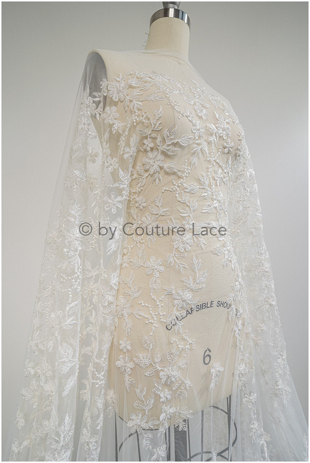 Blumen Brautspitze mit Perlen/ schwere Hochzeitsspitze Off-White/ romantischer Blumen Spitzenstoff// L20-014N