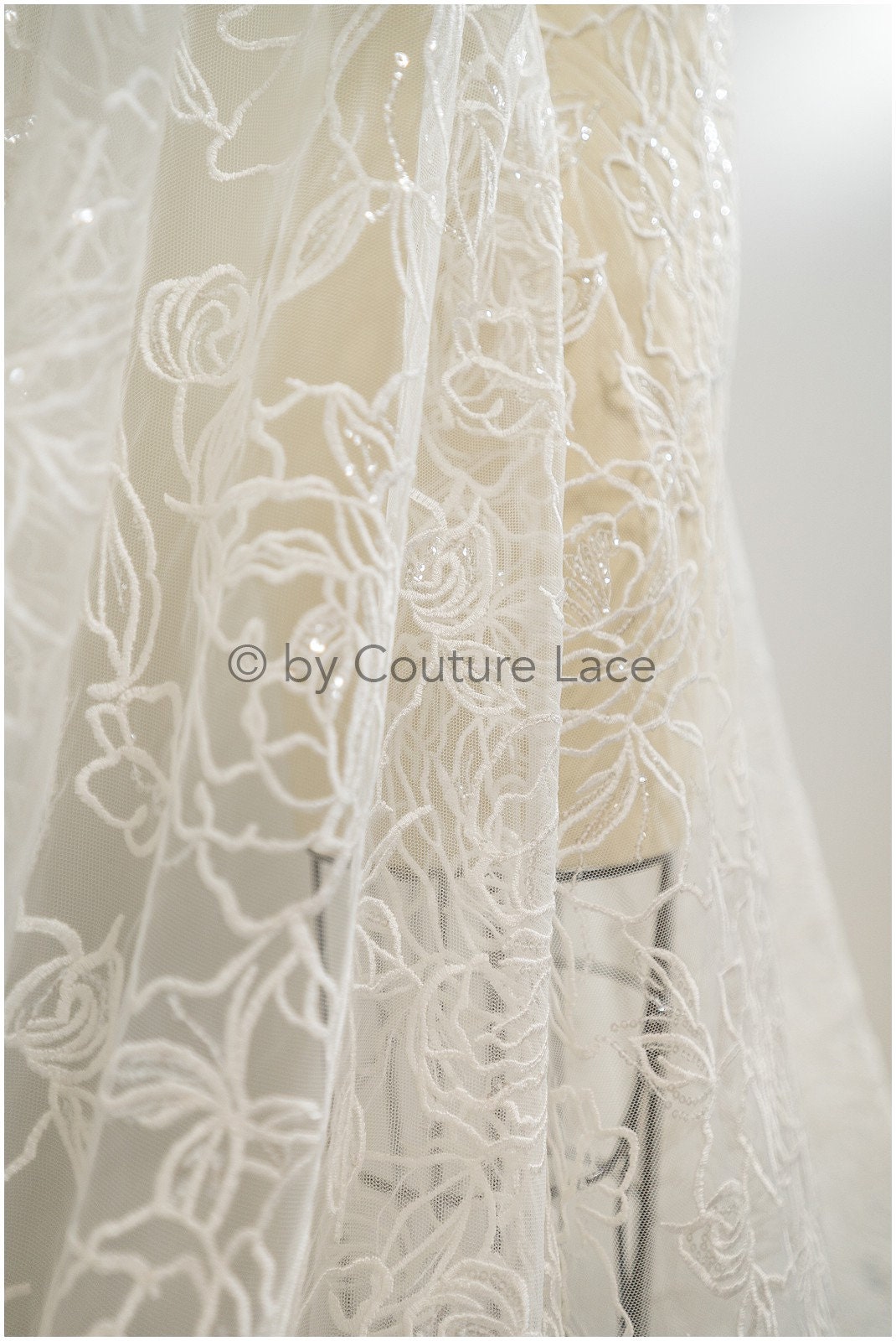 Blumen Spitzenstoff Off-White/ Blumen Spitzenstoff/ Braut Spitzenstoff/ Spitzenstoff mit Blumen// L20-359