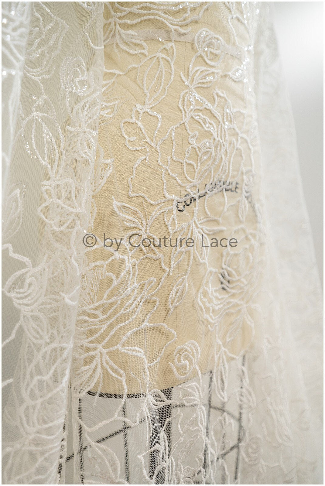 Blumen Spitzenstoff Off-White/ Blumen Spitzenstoff/ Braut Spitzenstoff/ Spitzenstoff mit Blumen// L20-359
