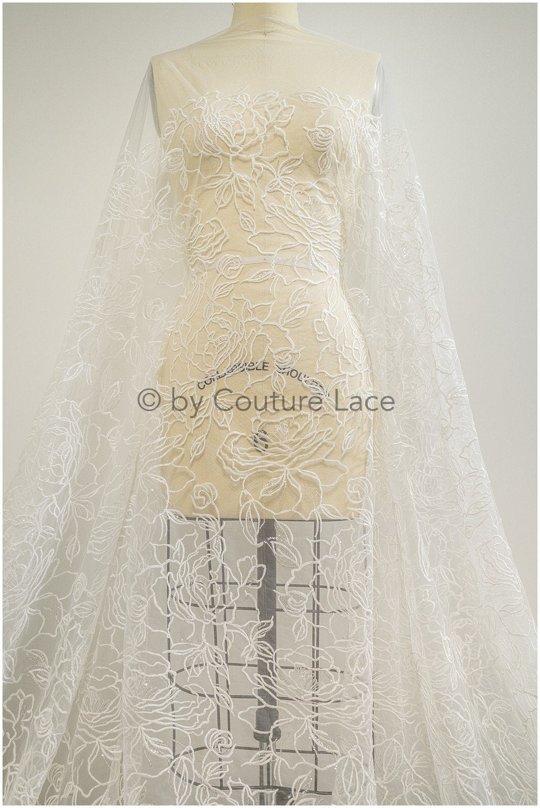 Blumen Spitzenstoff Off-White/ Blumen Spitzenstoff/ Braut Spitzenstoff/ Spitzenstoff mit Blumen// L20-359