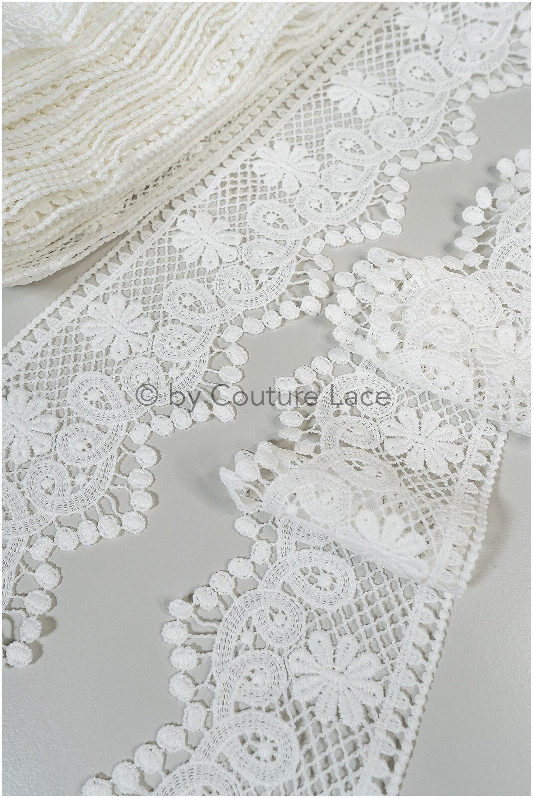 Boho lace trim off-white/ floral lace trim/ crocheted wedding dress trim/ boho dress lace trim// T20-101