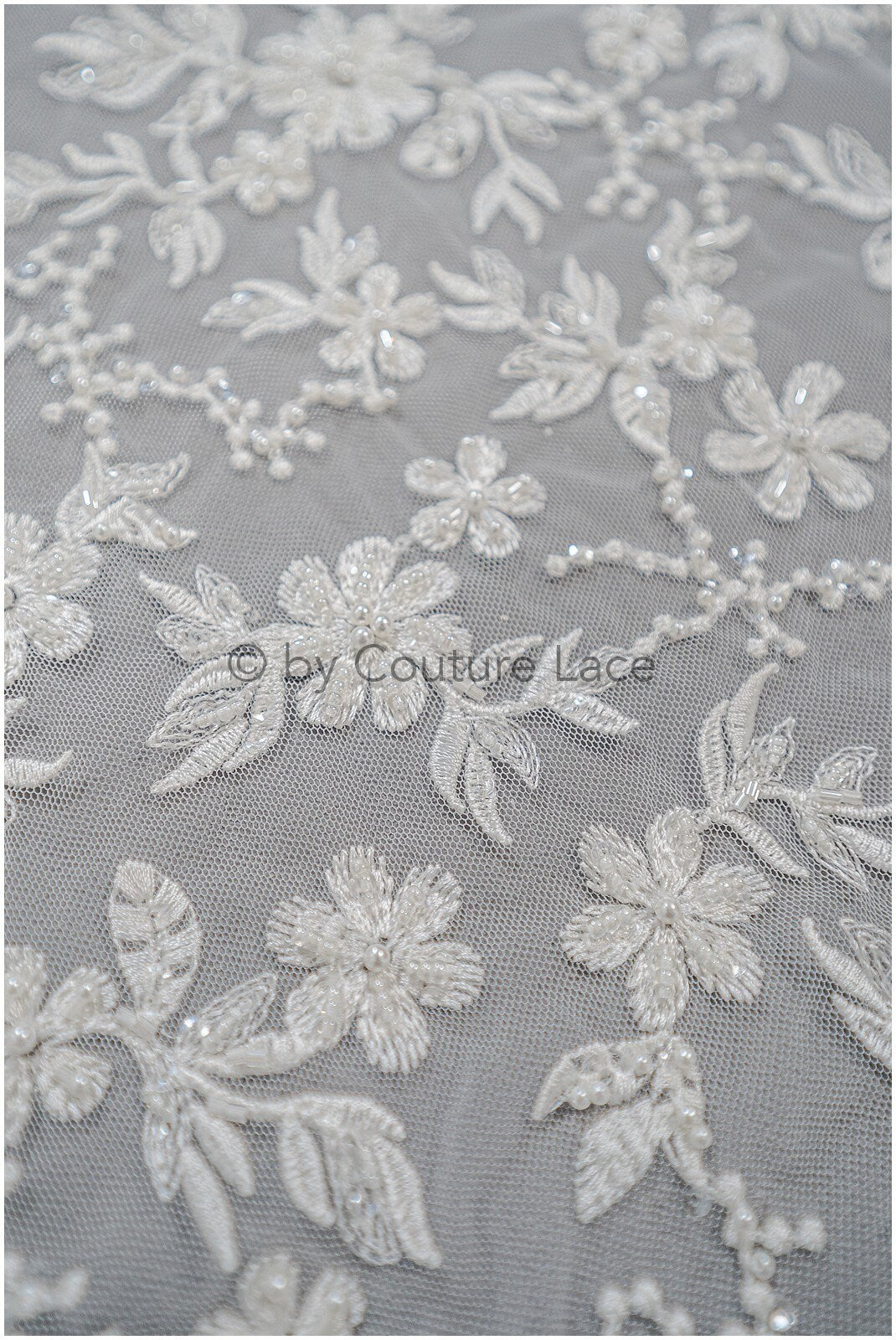 Blumen Brautspitze mit Perlen/ schwere Hochzeitsspitze Off-White/ romantischer Blumen Spitzenstoff// L20-014N