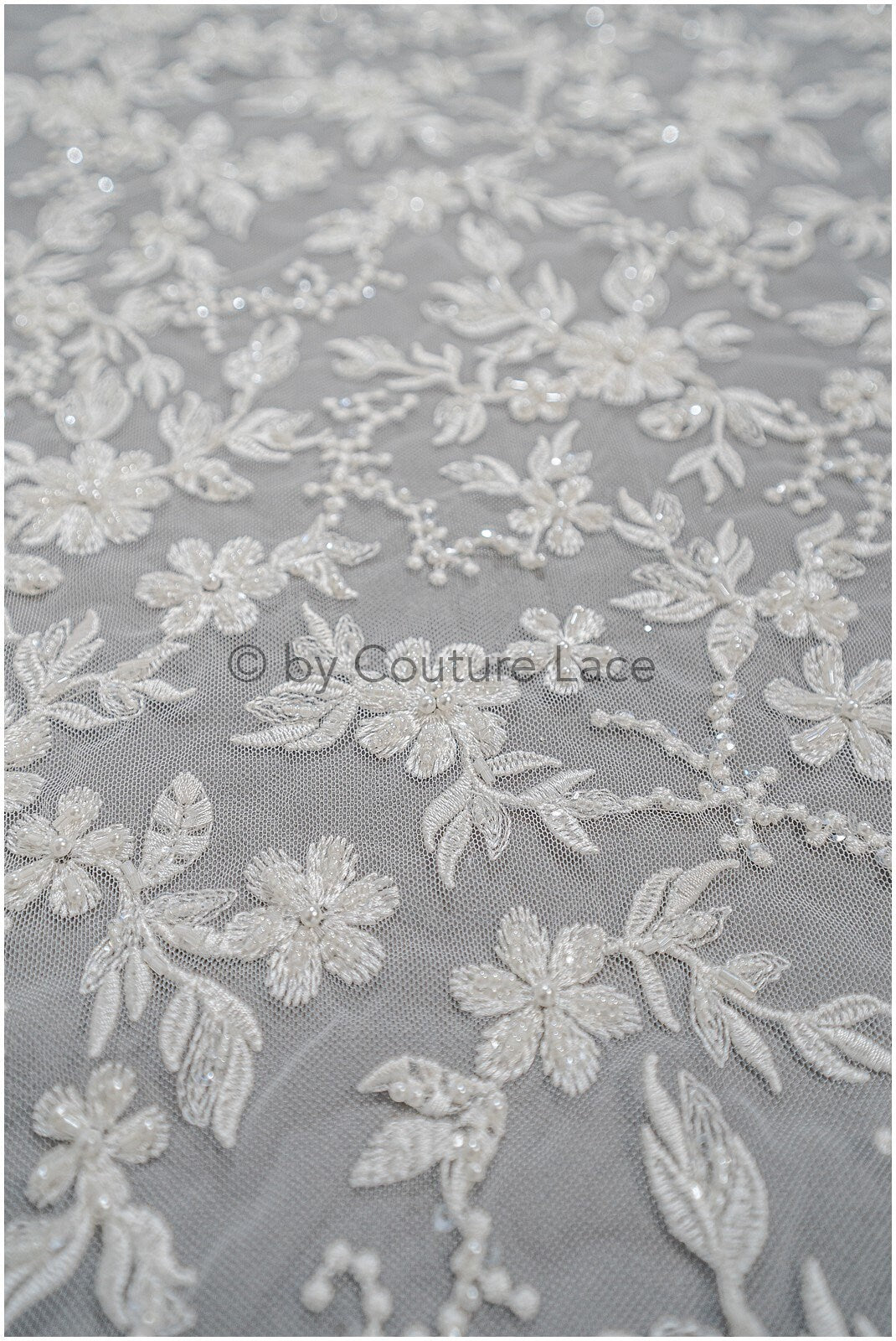 Blumen Brautspitze mit Perlen/ schwere Hochzeitsspitze Off-White/ romantischer Blumen Spitzenstoff// L20-014N