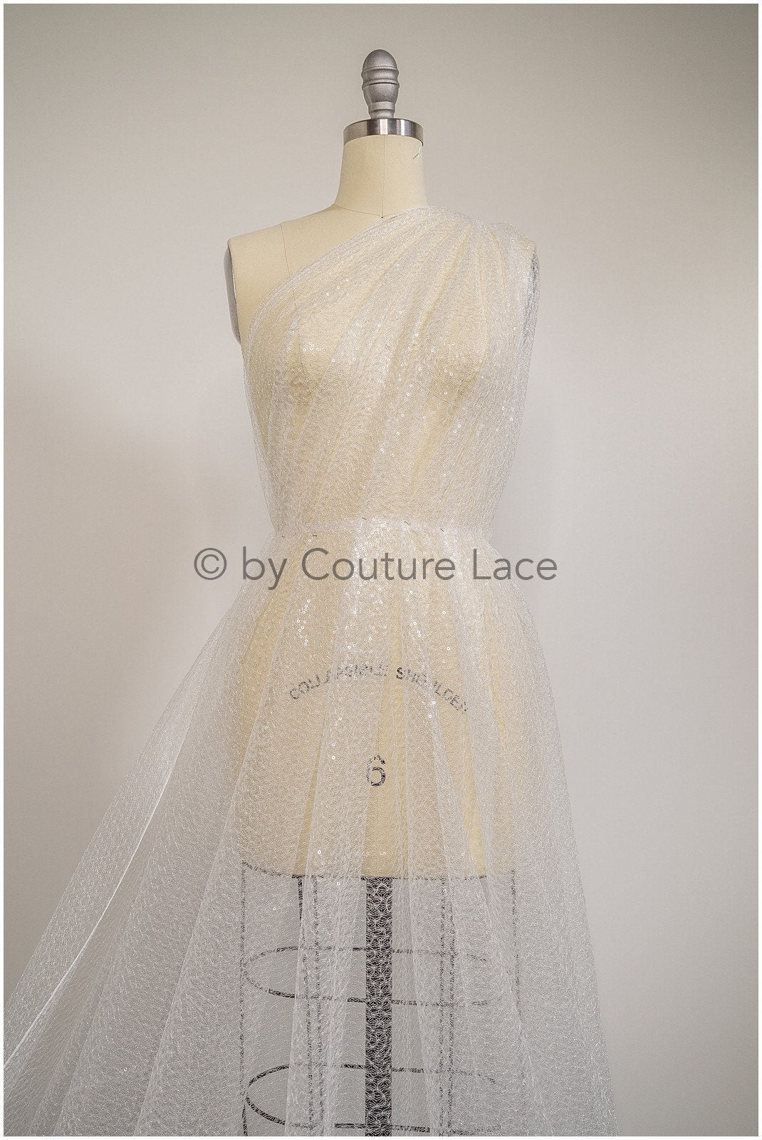 Pailletten Spitzenstoff Off-White/ sehr weicher Pailletten Spitzenstoff für Brautkleider/ Brautspitze Pailletten// L20-331