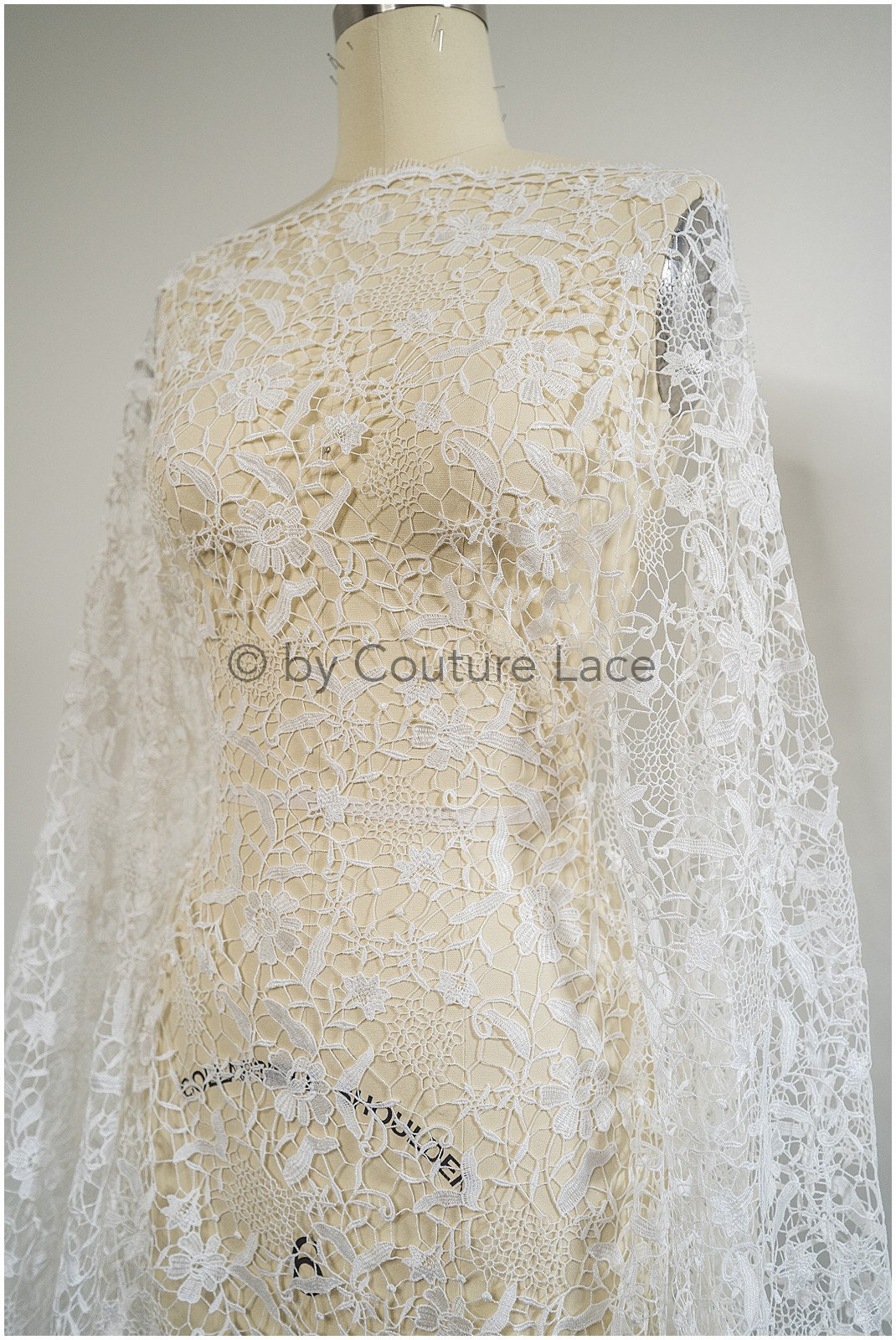 Romantischer gehäkelter Spitzenstoff/ Guipure Boho Brautspitze/ Boho Stoffe Off-White/ Makramee Spitze// L20-385