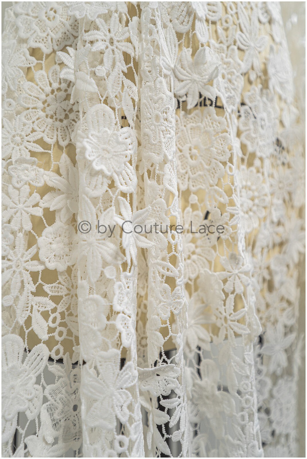 3D Spitzenstoff Off-White/ Guipure Spitzenstoff mit 3D Blüten/ gehäkelter Braut Spitzenstoff mit Blumen/ Boho Spitzenstoff mit 3D Blüten// L20-199B