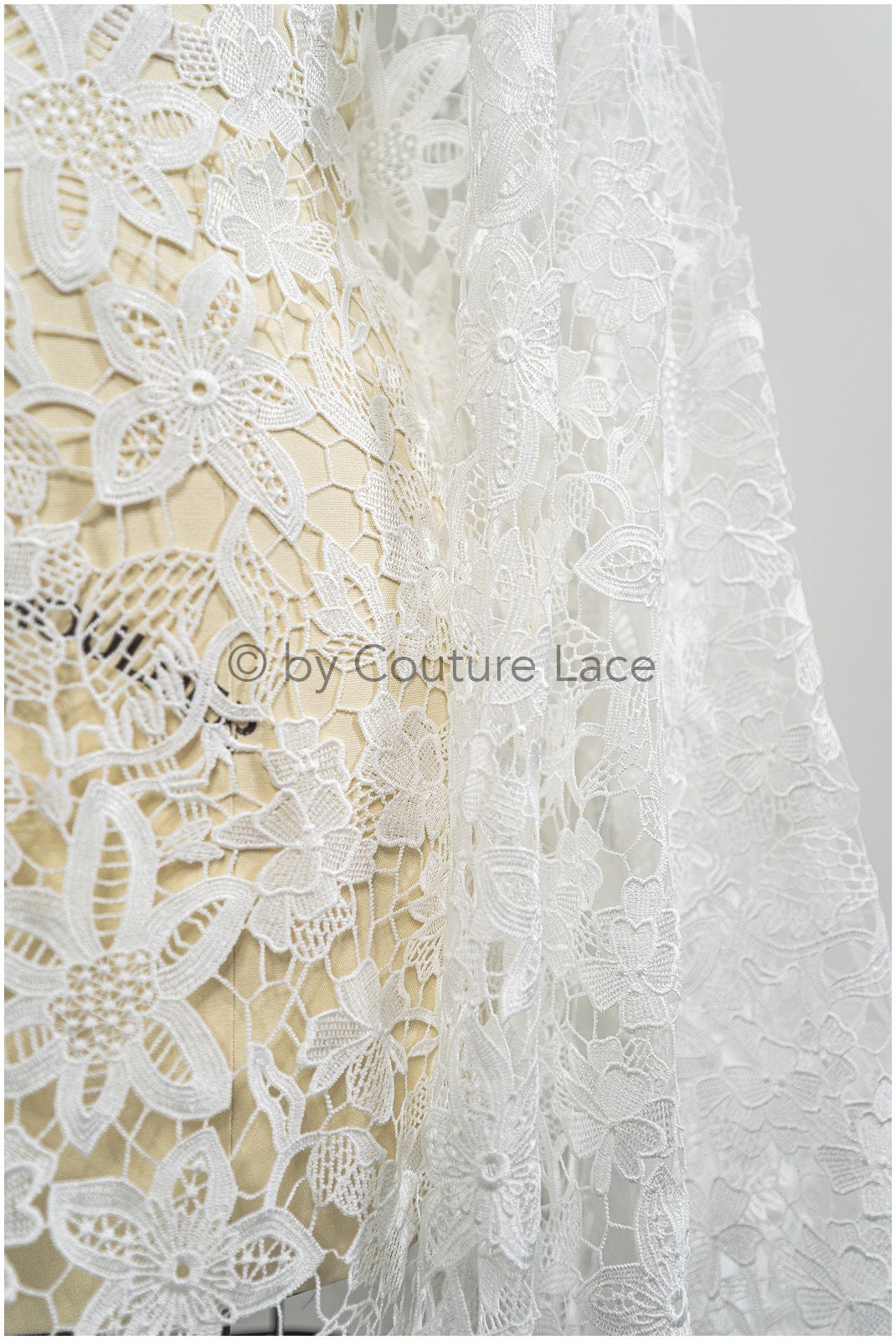 Florale Boho Spitze Off-White/ Gehäkelter Spitzenstoff/ Boho Spitze/ Makramee Spitzenstoff/ gestrickter Spitzenstoff mit Blumen// L20-390
