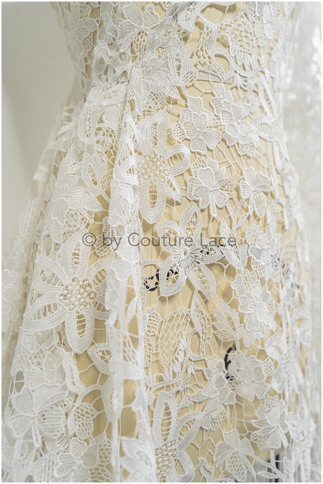 Florale Boho Spitze Off-White/ Gehäkelter Spitzenstoff/ Boho Spitze/ Makramee Spitzenstoff/ gestrickter Spitzenstoff mit Blumen// L20-390