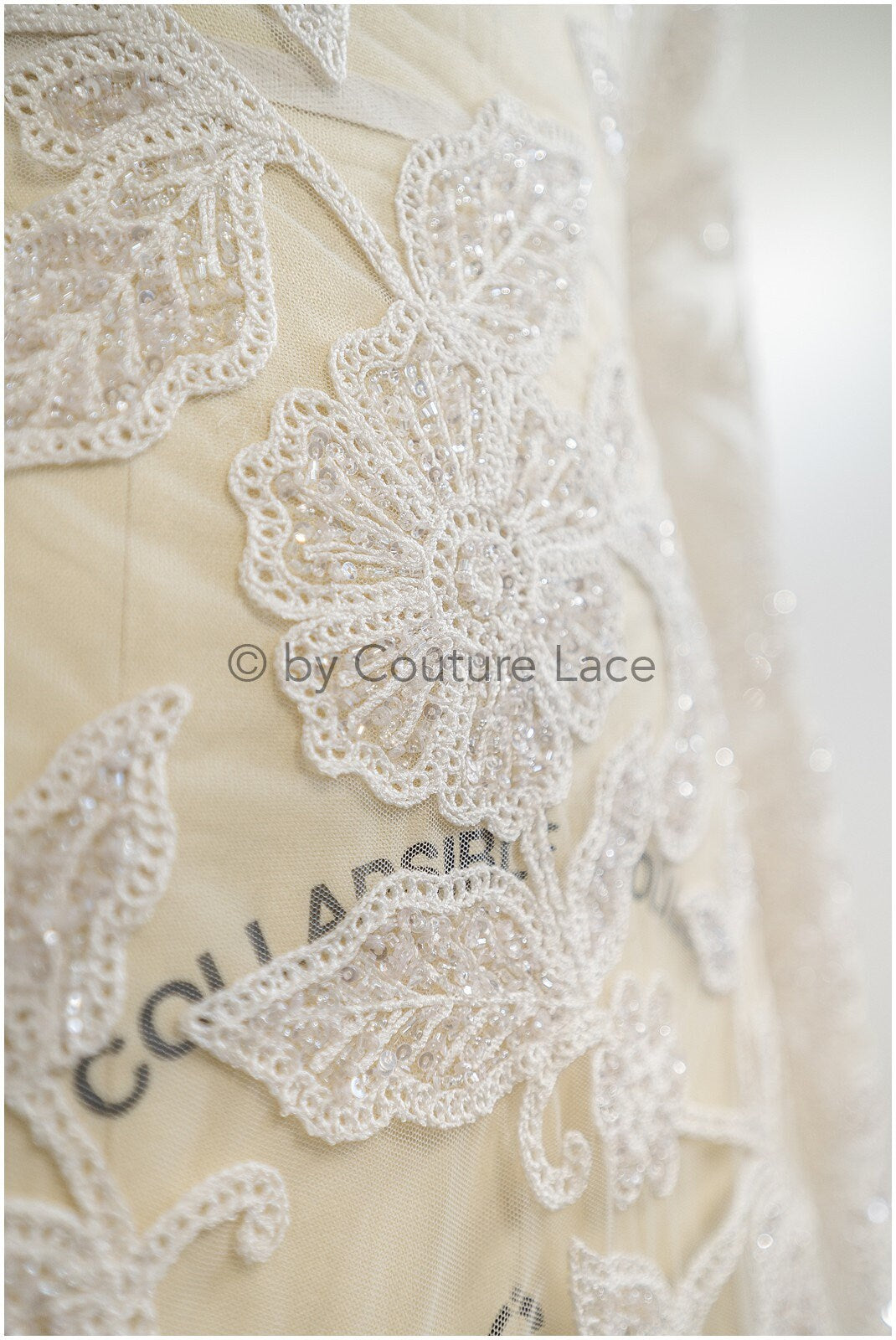 Spitzenstoff mit floralem Muster/ Designer Couture Spitze Off-White/ Spitzenstoff mit Perlen & Pailletten// L20-013
