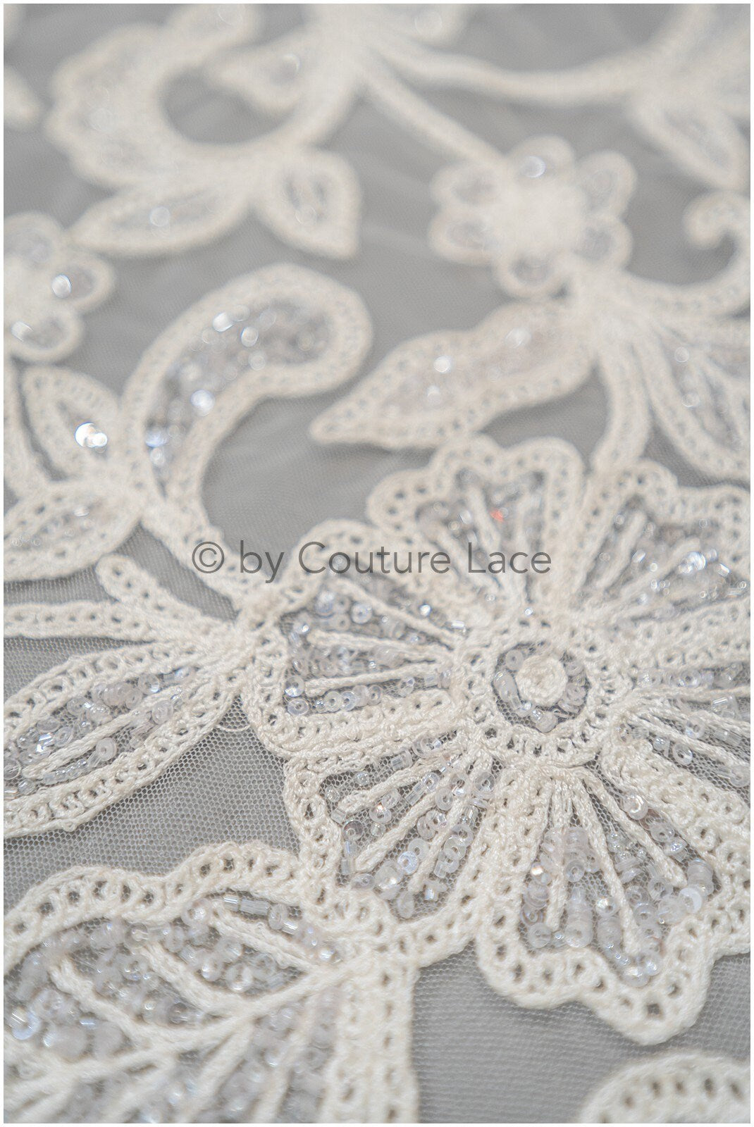 Spitzenstoff mit floralem Muster/ Designer Couture Spitze Off-White/ Spitzenstoff mit Perlen & Pailletten// L20-013