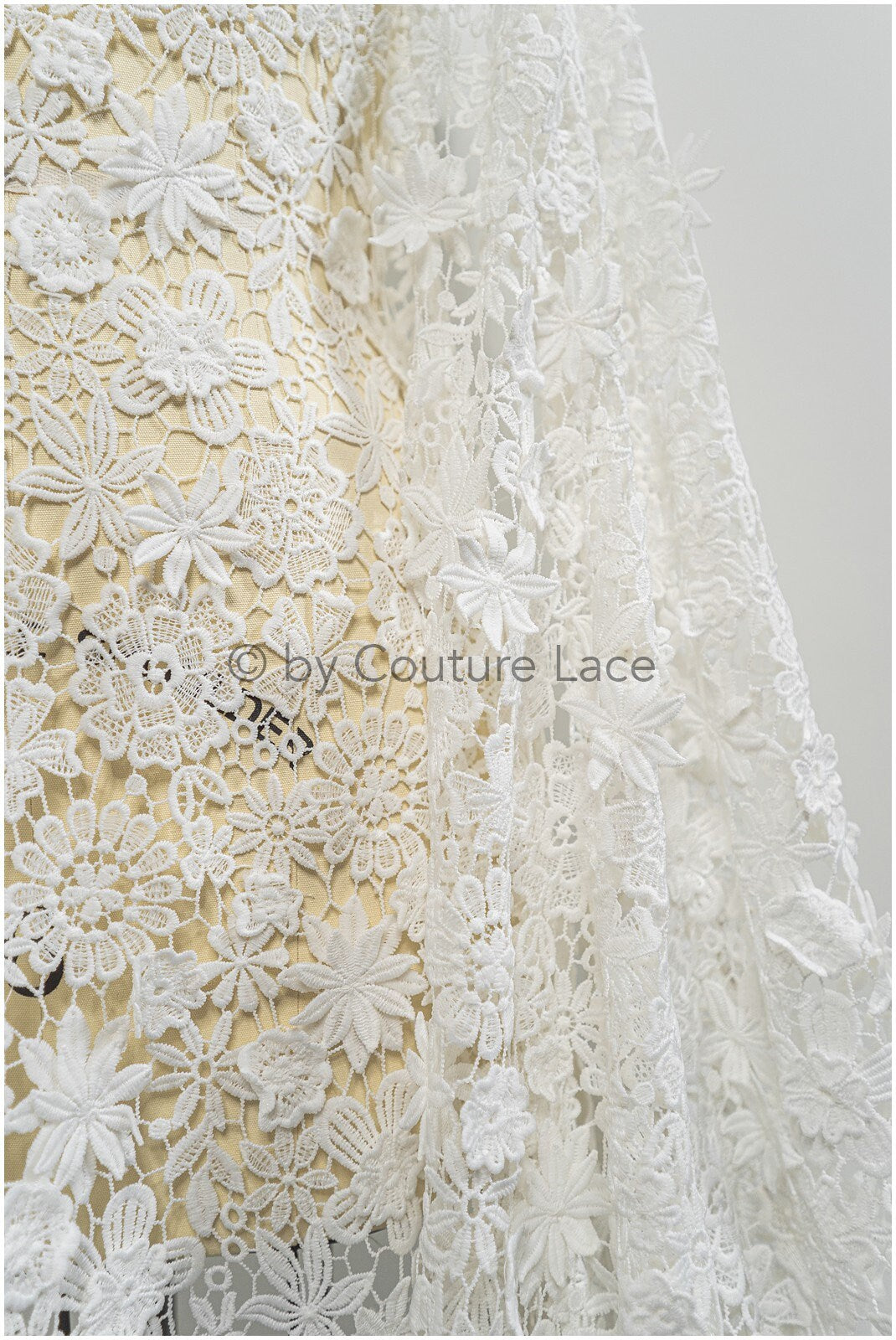 3D Spitzenstoff Off-White/ Guipure Spitzenstoff mit 3D Blüten/ gehäkelter Braut Spitzenstoff mit Blumen/ Boho Spitzenstoff mit 3D Blüten// L20-199B