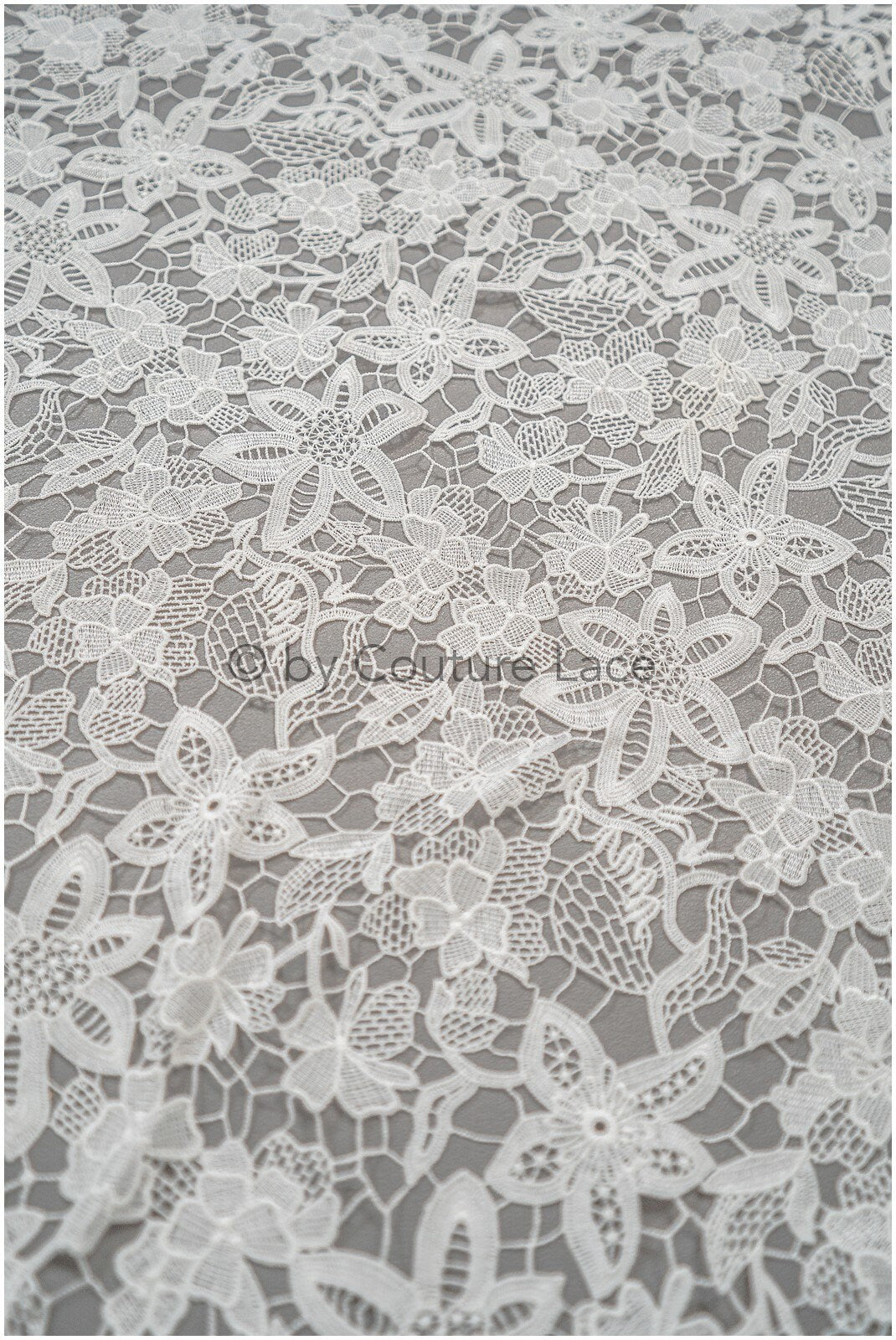 Florale Boho Spitze Off-White/ Gehäkelter Spitzenstoff/ Boho Spitze/ Makramee Spitzenstoff/ gestrickter Spitzenstoff mit Blumen// L20-390